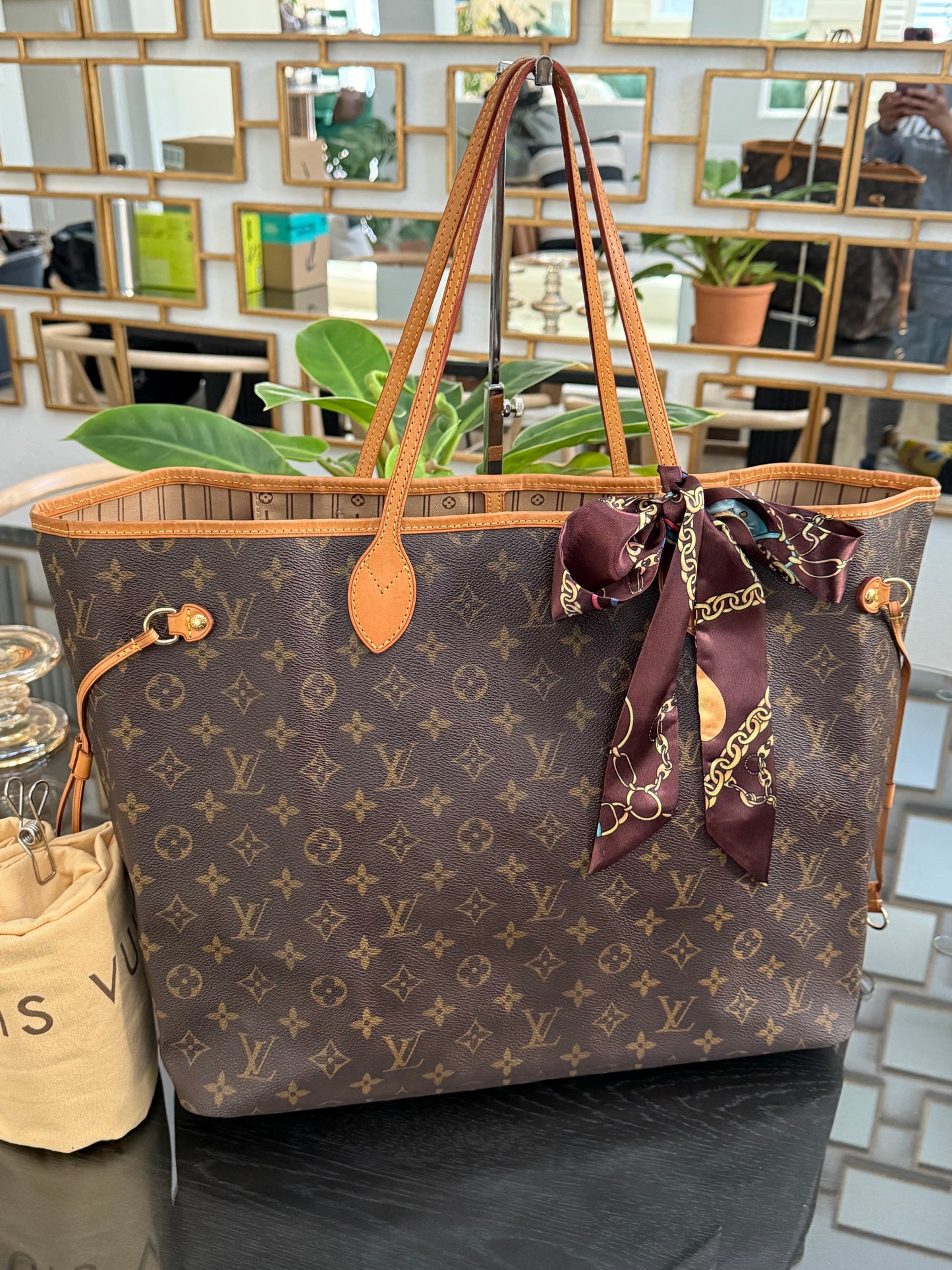 Neverfull GM with Dustbag and twilly -📅 Year: 2009