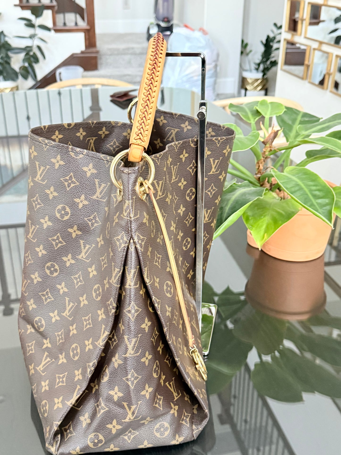 Artsy GM with Dustbag and Insert Organizer - 📅 Year: 2010