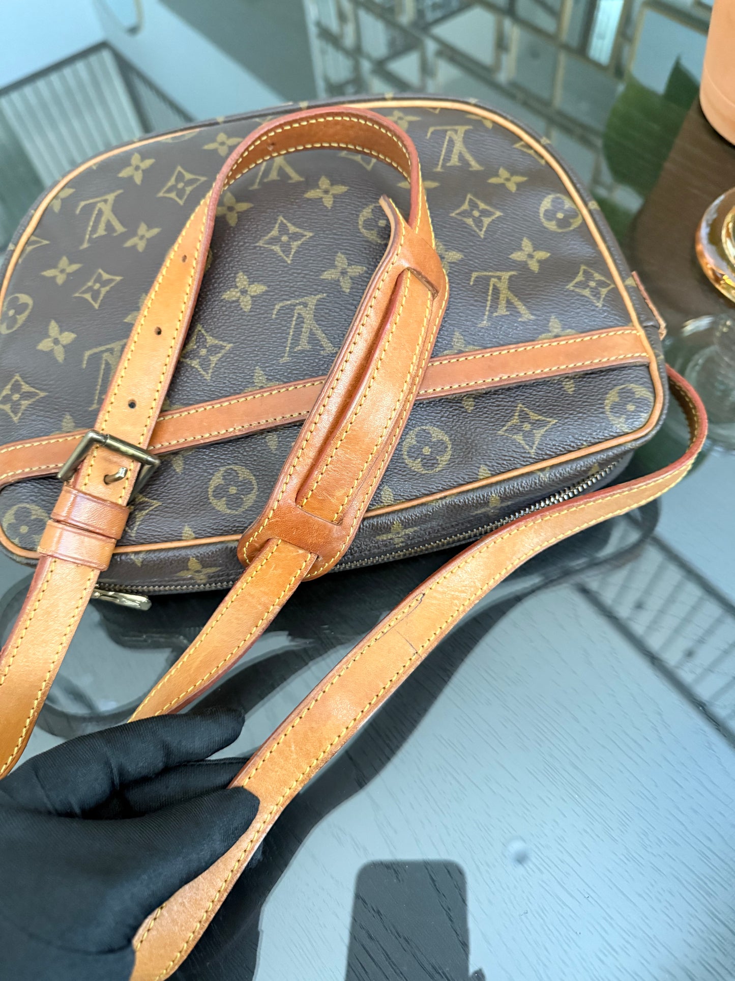 Jeaunefille GM Crossbody 🗓️ Year: 1990
