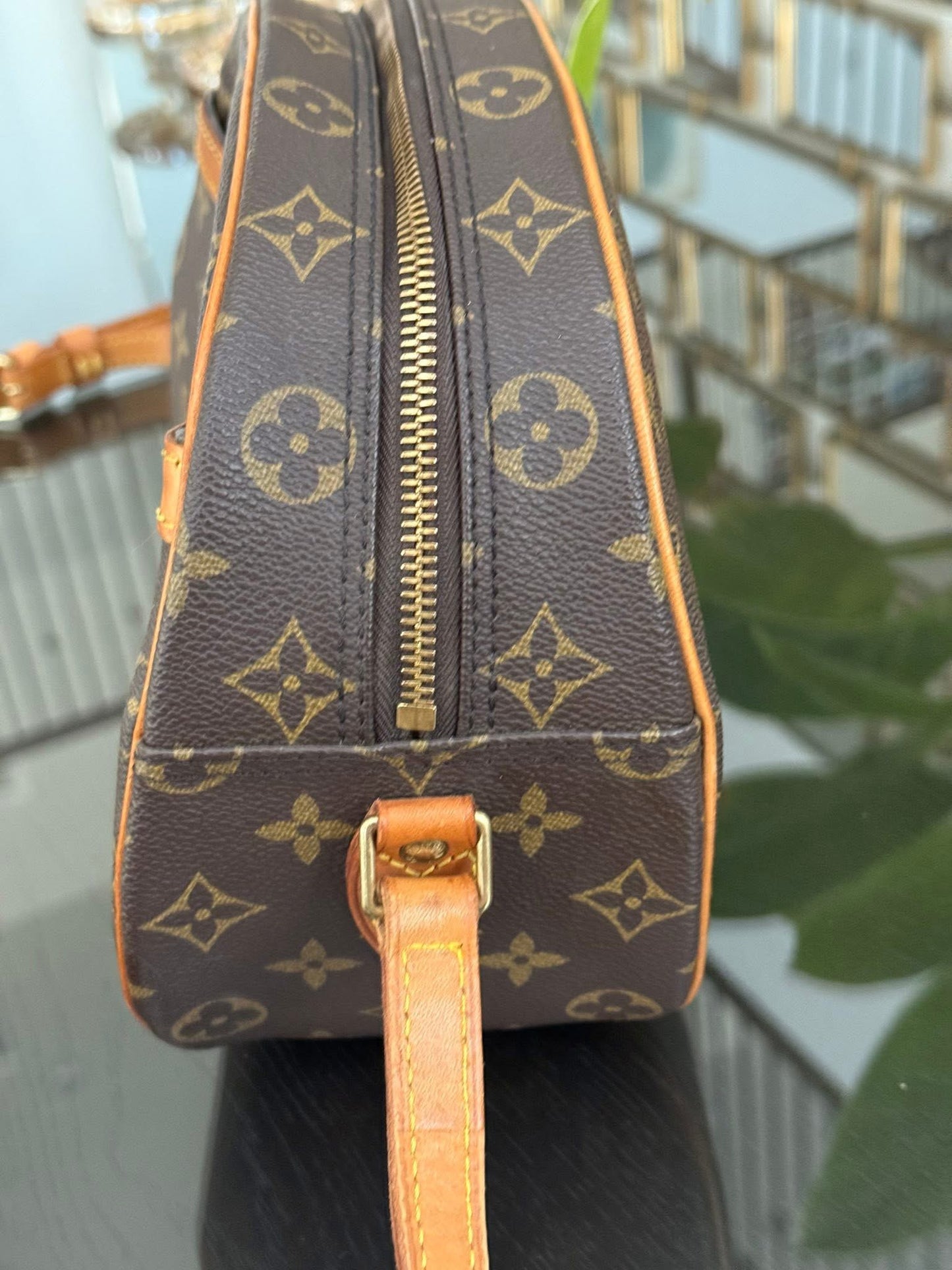 Blois Crossbody -๐๏ธ Year: 1995