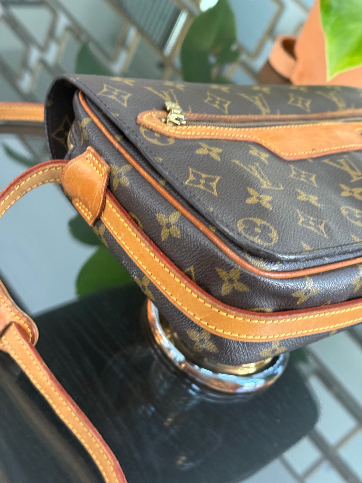 St. Germain 28 Crossbody Bag
๐๏ธ Year: 1995