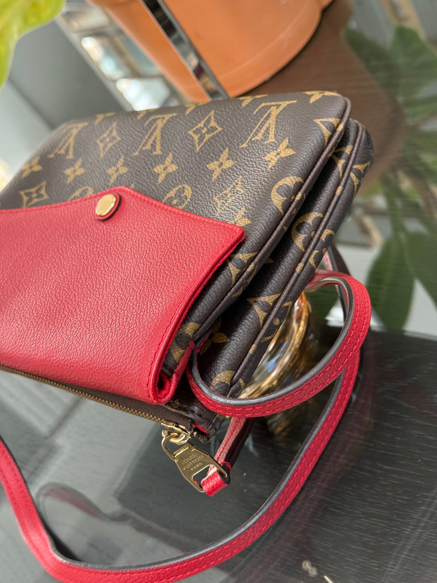 Twice Pochette in Cerise Red with Dustbag -π
Year: 2015