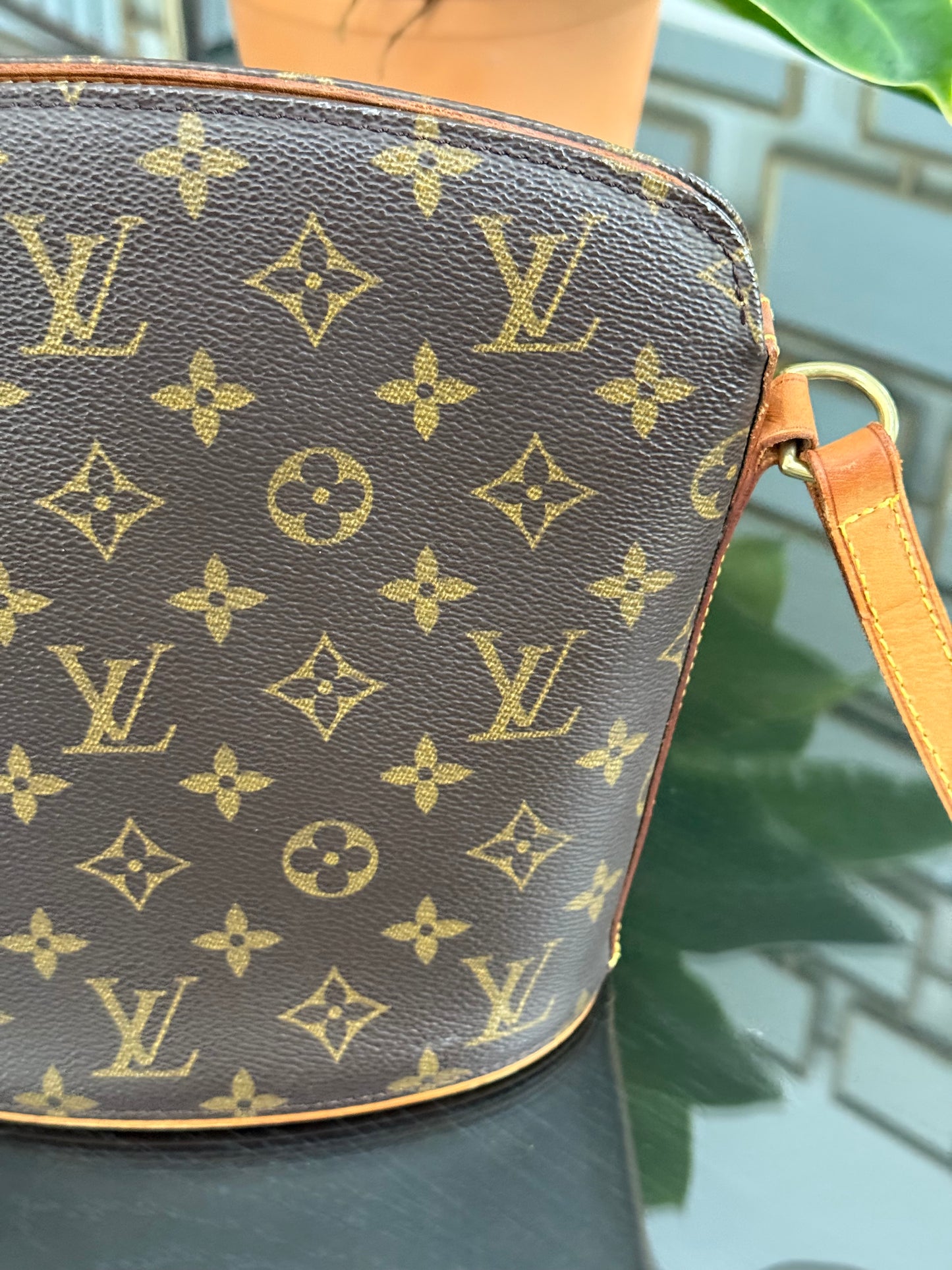 Drouot Crossbody ๐
Year: 2000