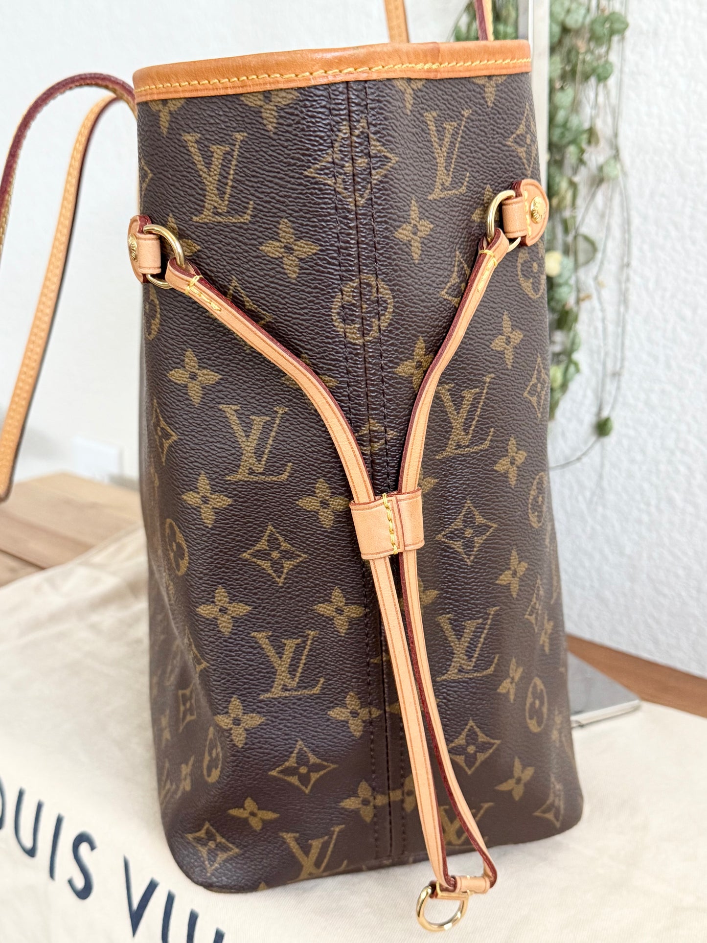 Neverfull MM with Dustbag and Insert Organizer -Year: 2012