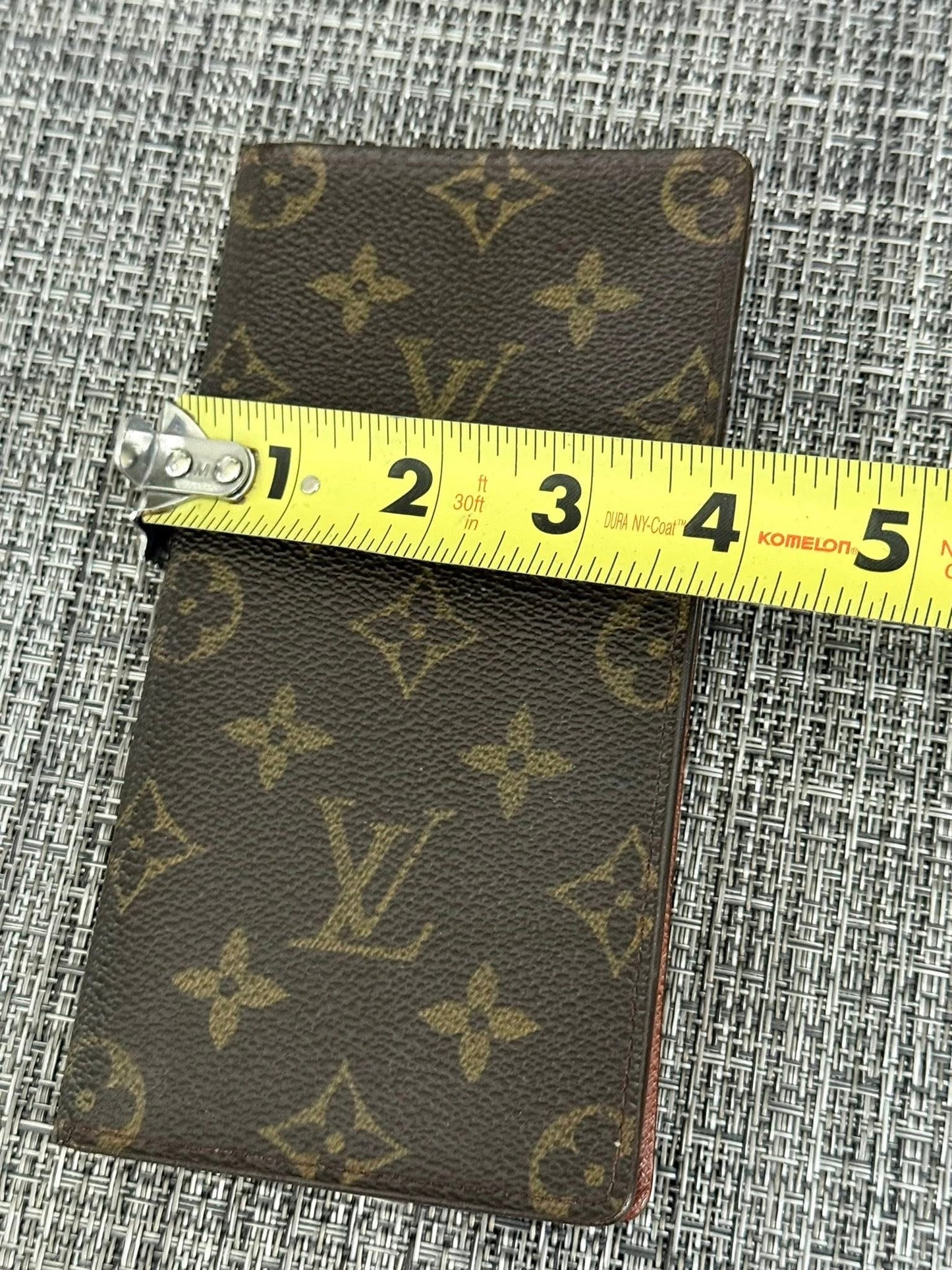 Checkbook Holder in Monogram 🗓️ Year: 2001