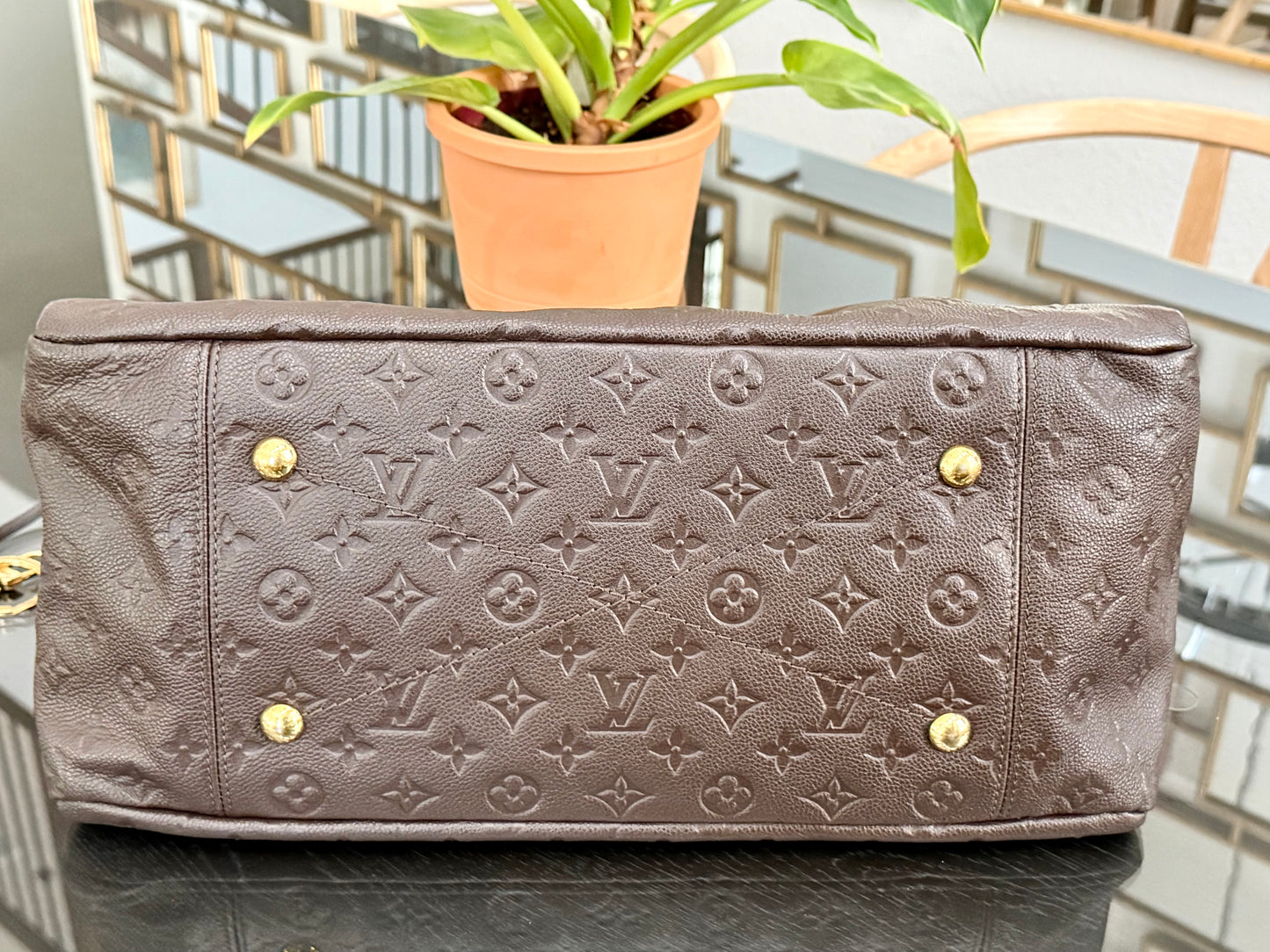 Artsy MM Empriente ( Dark Brown ) with Dustbag and Insert Organizer - ๐
Year: 2012