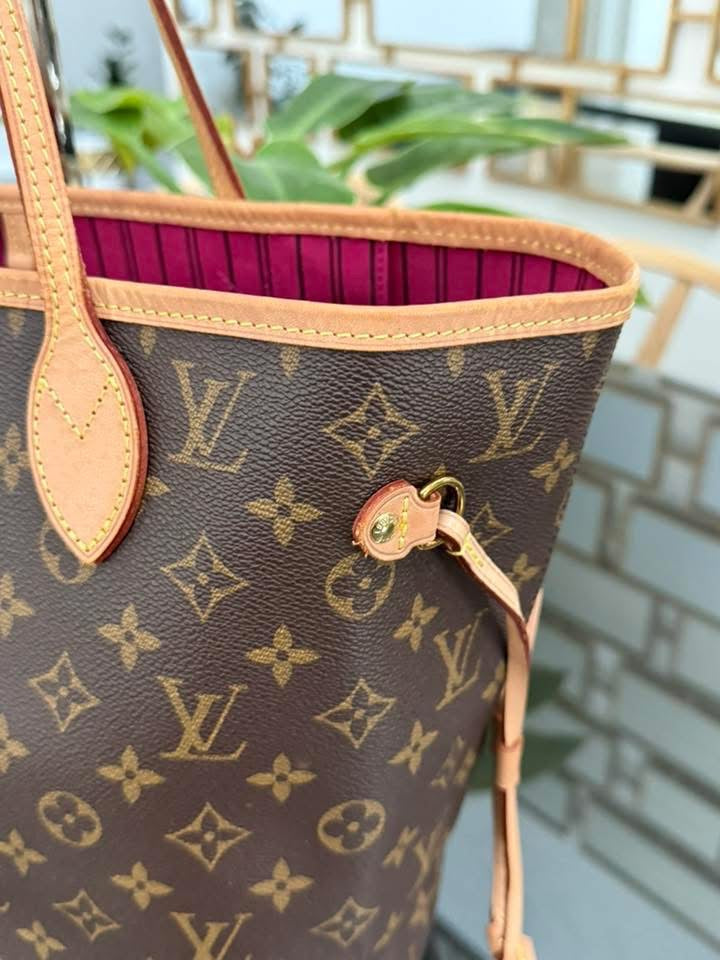 Neverfull MM Monogram in Peony with Dustbag and Insert organizer π
Year: 2020