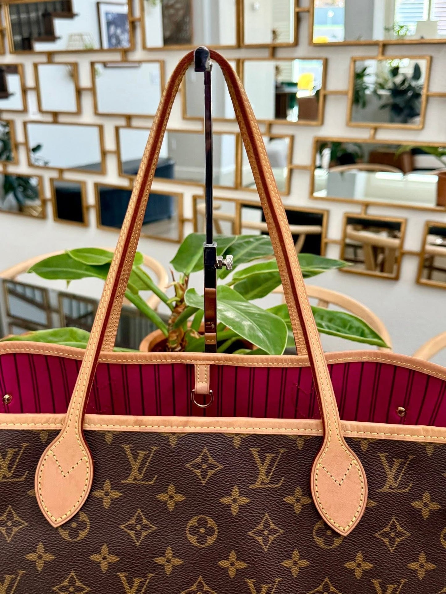 Neverfull MM Monogram in Peony with Dustbag and Insert organizer π
Year: 2020