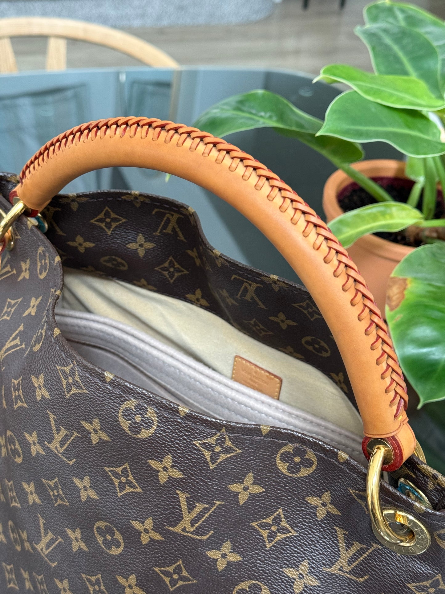 Artsy MM with Dustbag, Insert Organizer and Non branded Scarf - 📅 Year: 2010