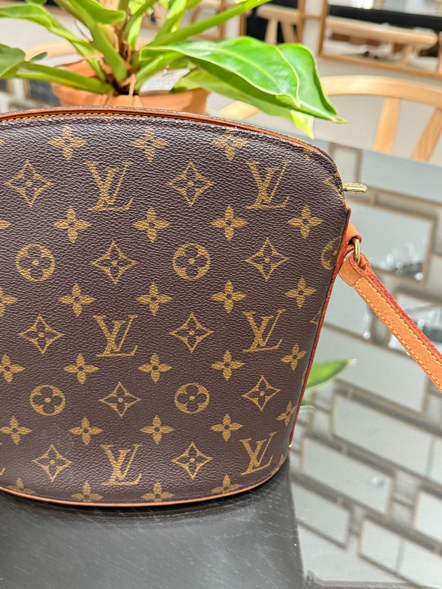 Drouot Crossbody
π
Year: 2000