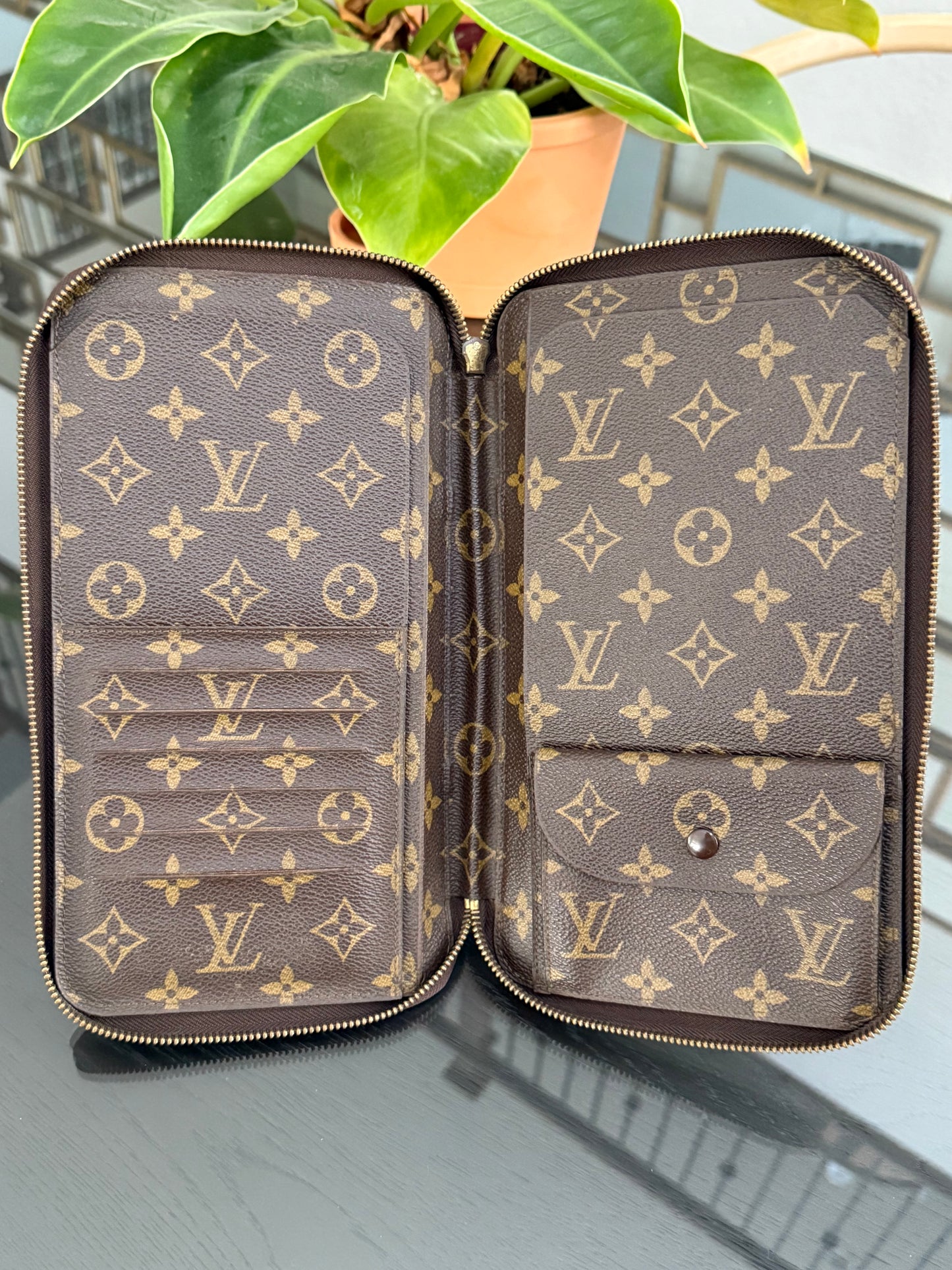 Escapade Travel Organizer -Year: 1987