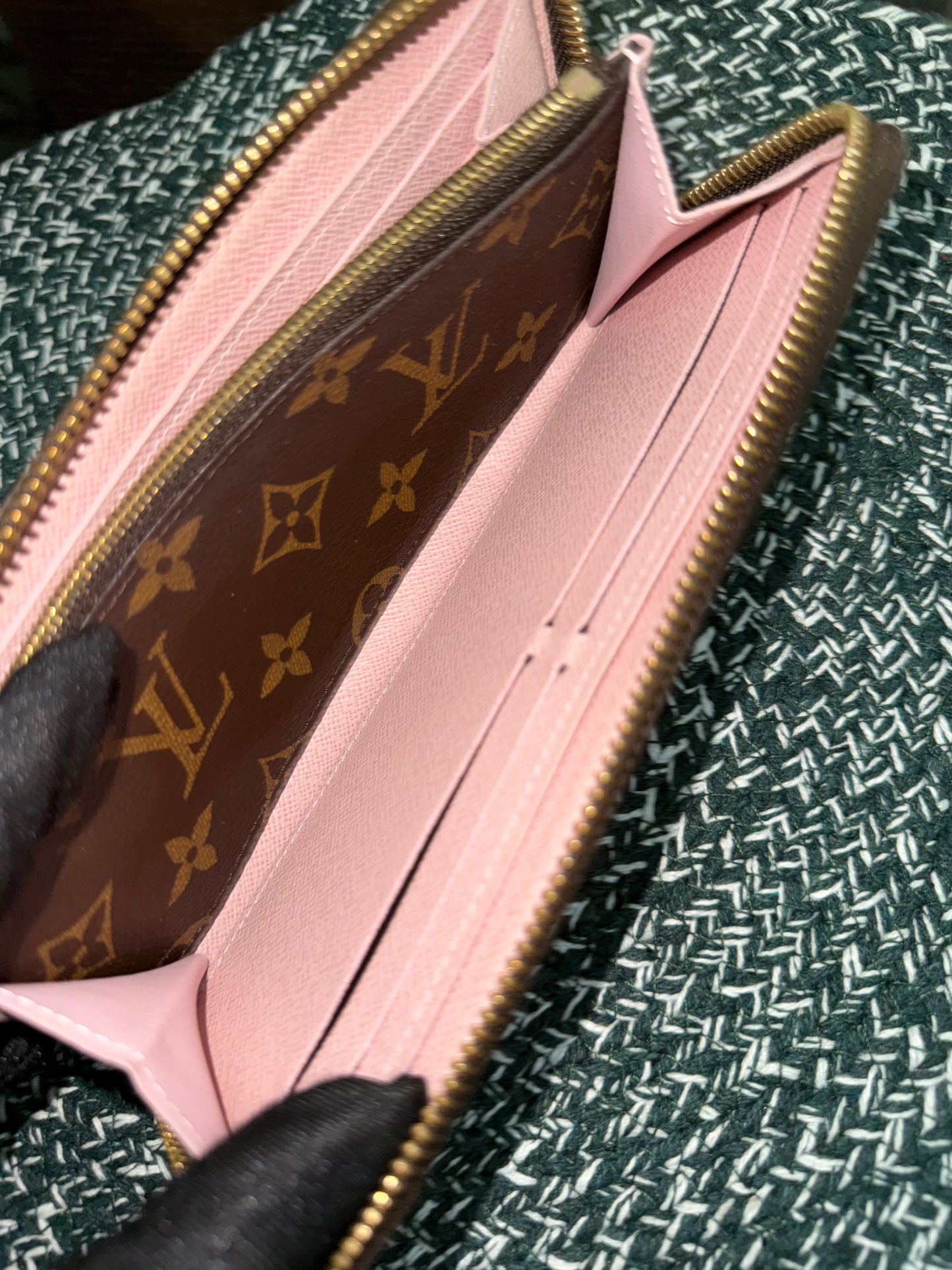 Clemence Wallet in Rose Ballerine with Dustbag and box 🗓️ Year: 2017