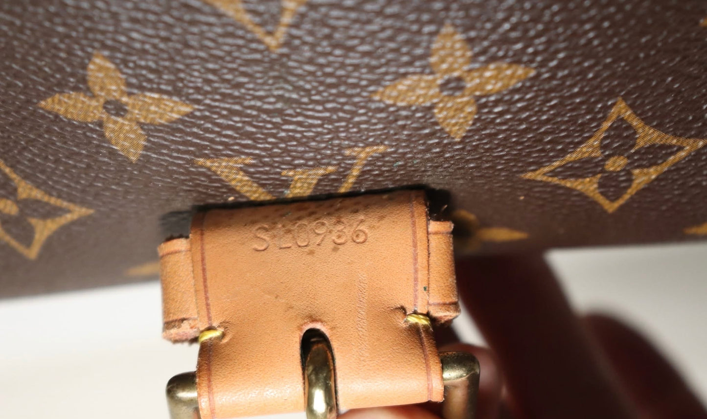 Beverly GM Satchel Crossbody - ๐
Year: 1996