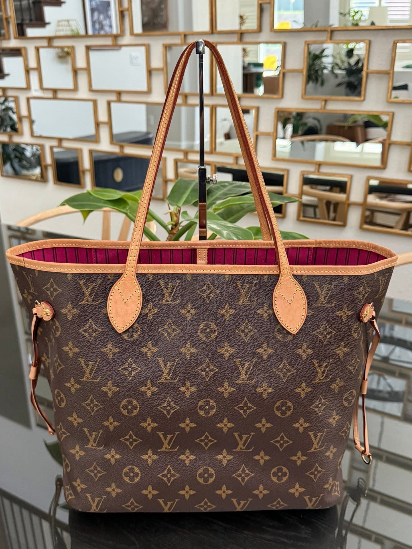 Neverfull MM Monogram in Peony with Dustbag and Insert organizer π
Year: 2020