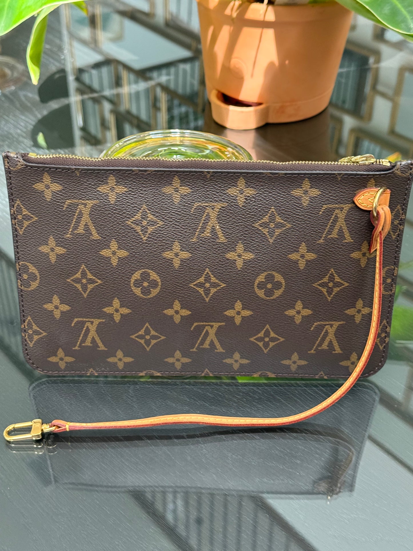 Neverfull MM Pouch-🗓️ Year: 2016