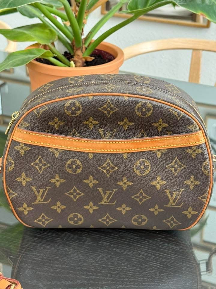 Blois Crossbody -๐๏ธ Year: 1997