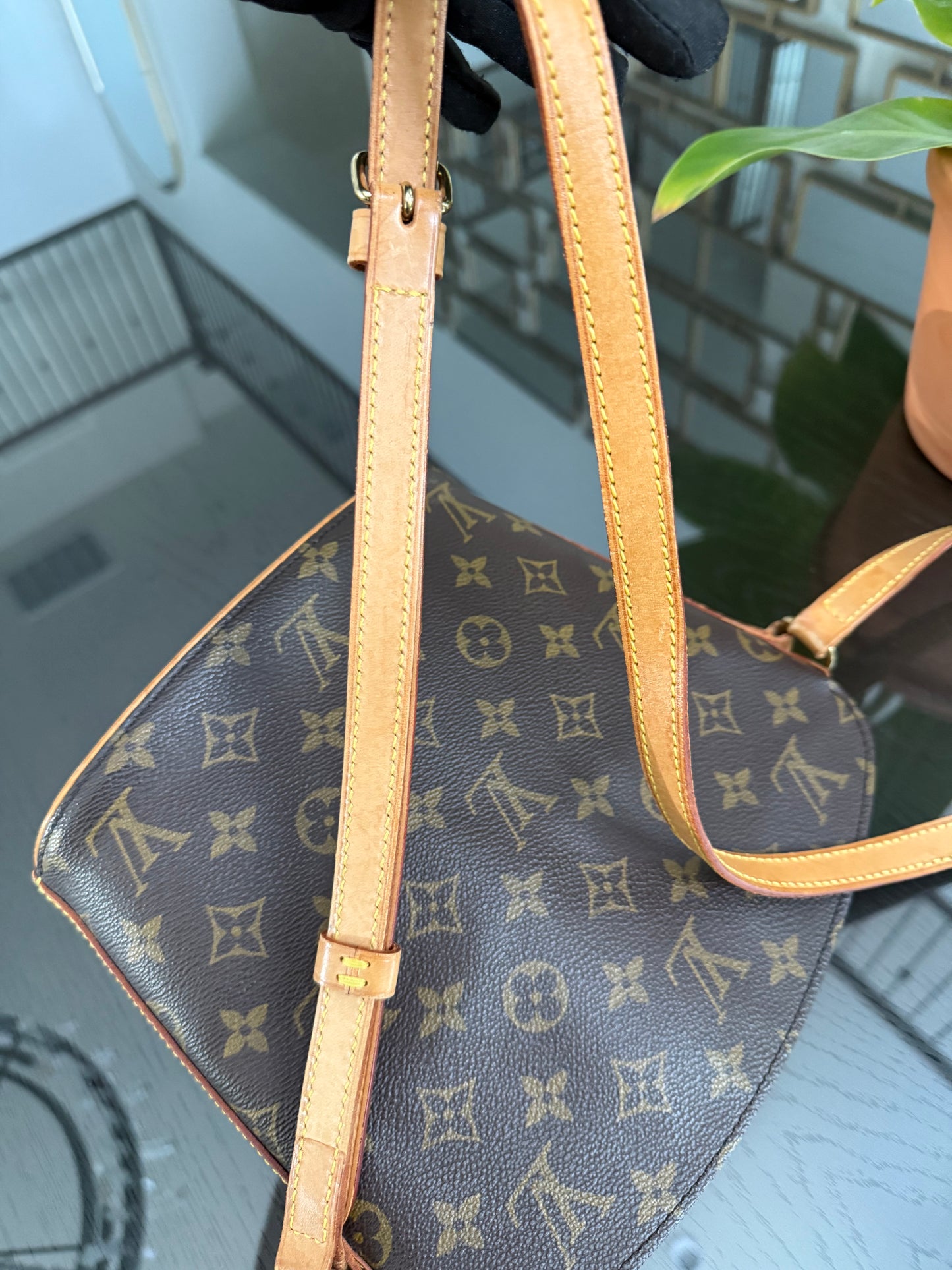Drouot Crossbody -π
Year: 1997