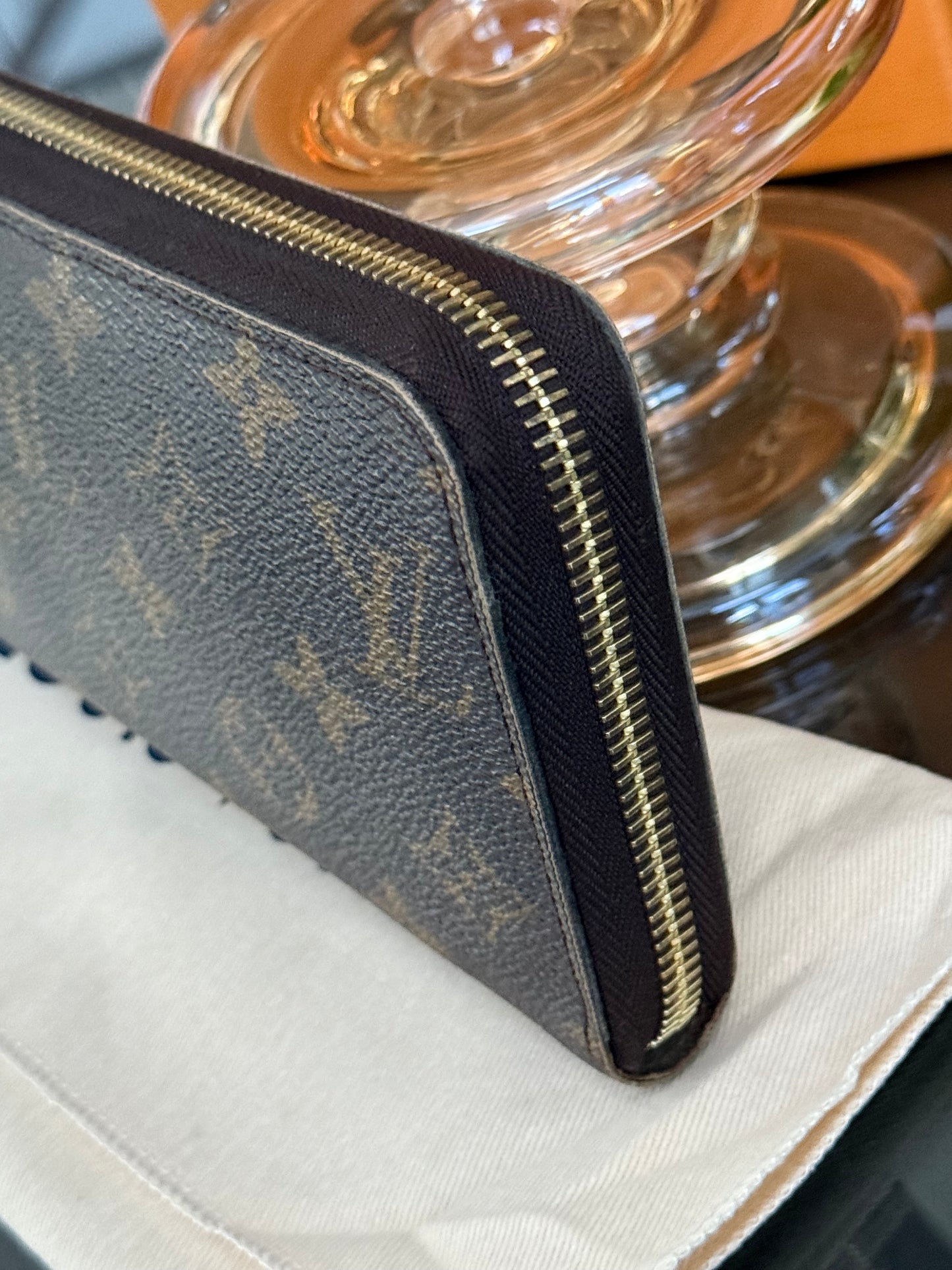 Zippy Long Wallet in Monogram with Dustbag and Box π
Year: 2009