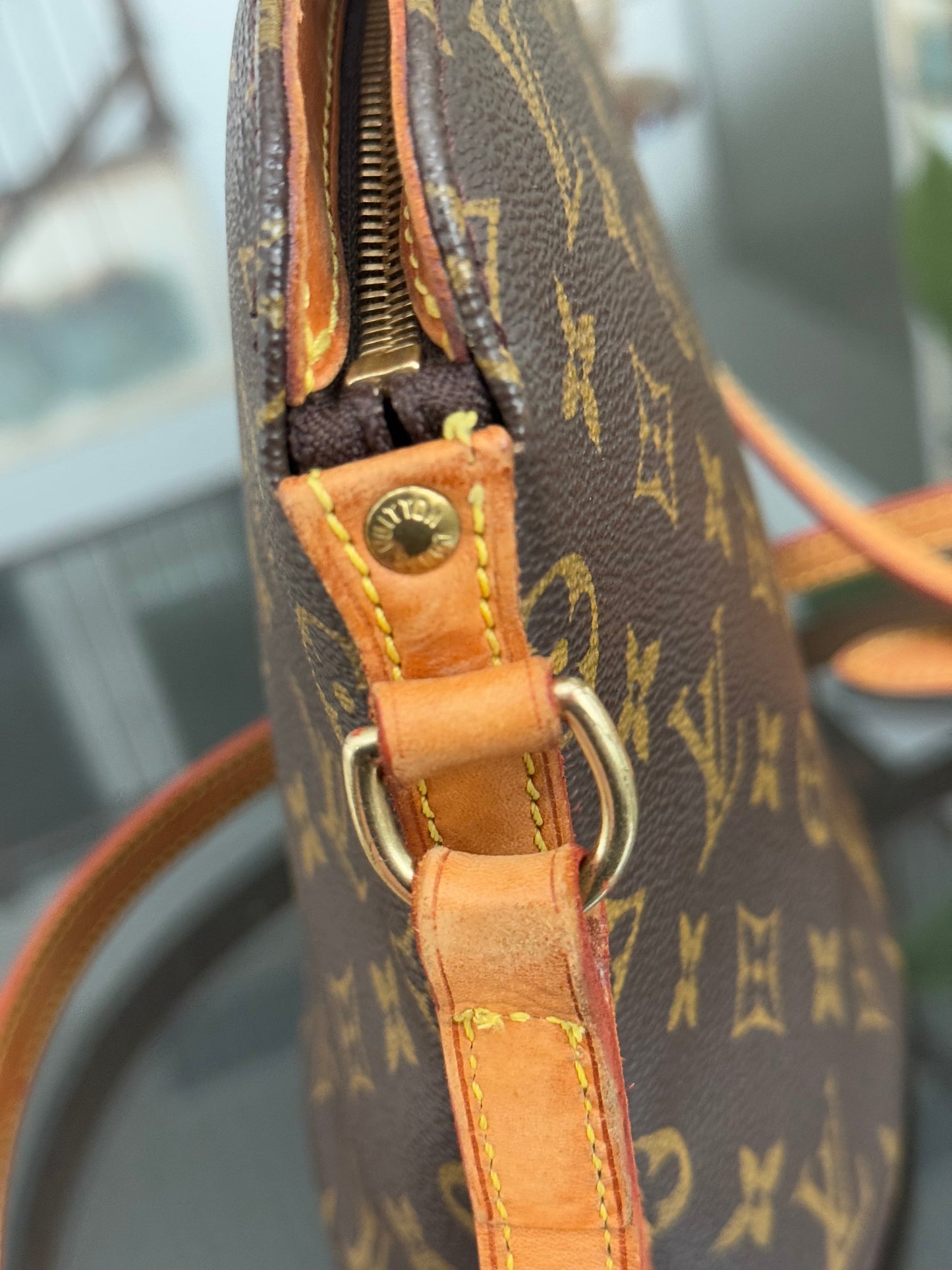 Drouot Crossbody -
π
Year: 2001