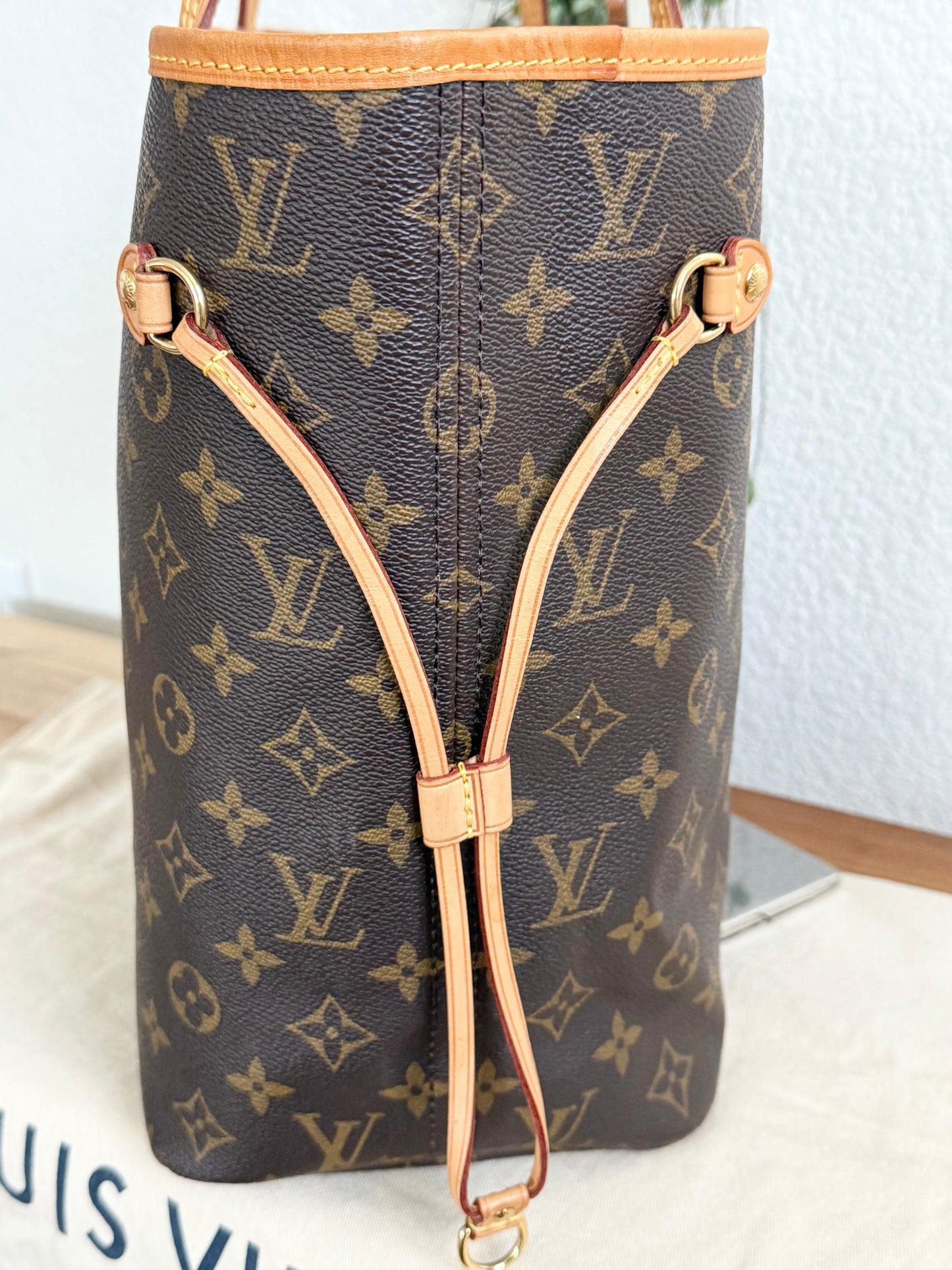 Neverfull MM with Dustbag and Insert Organizer -Year: 2012