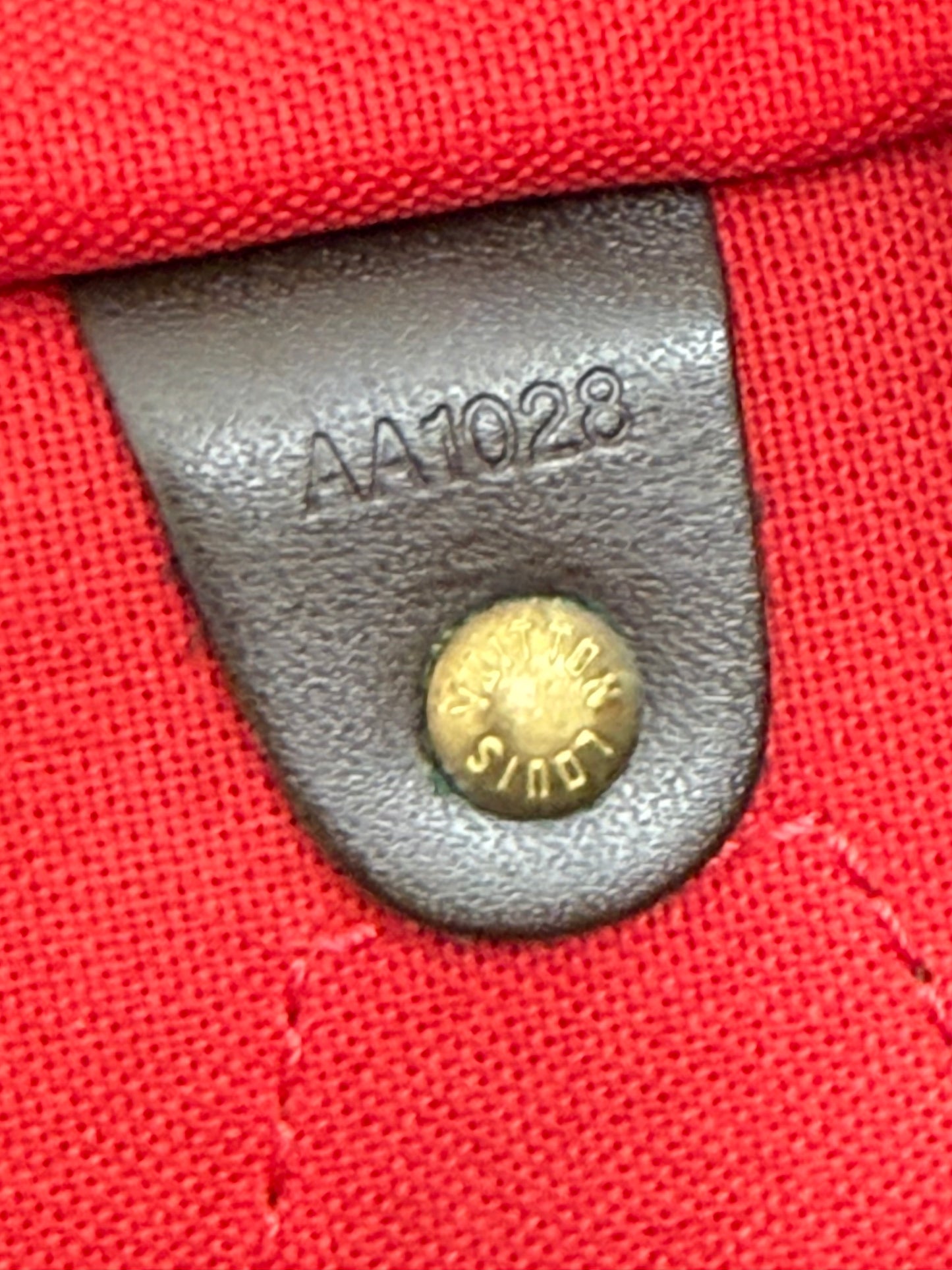 Speedy 30 in DE with π Lock & Key and Dustbag - π
Year: 2008