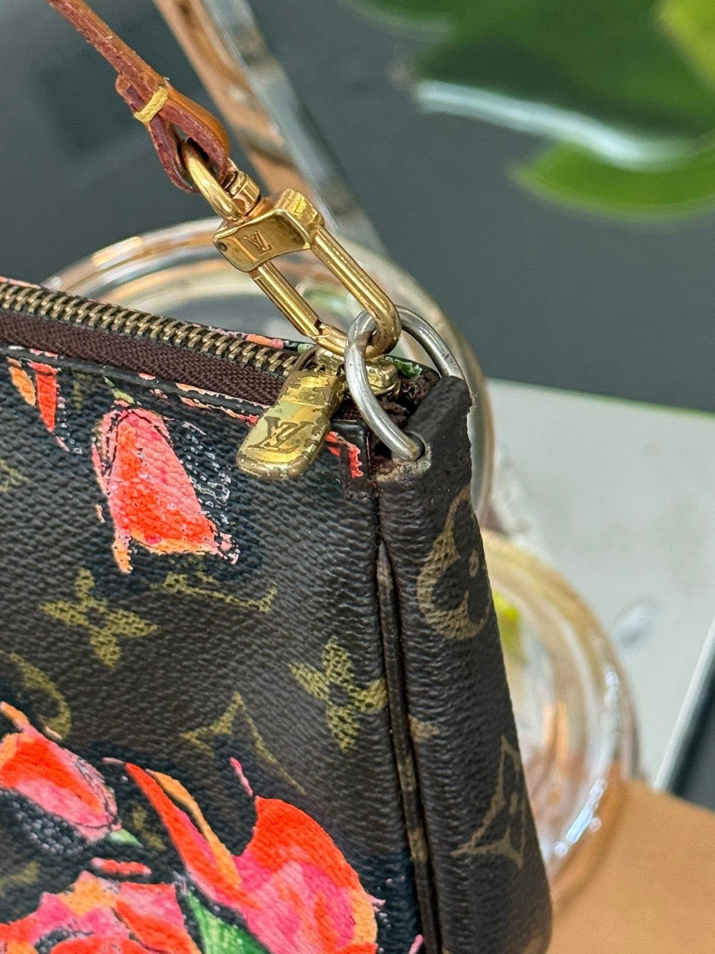 Monogram Roses Pochette Accessories with Dustbag and Paper bag ๐
Year: 2008