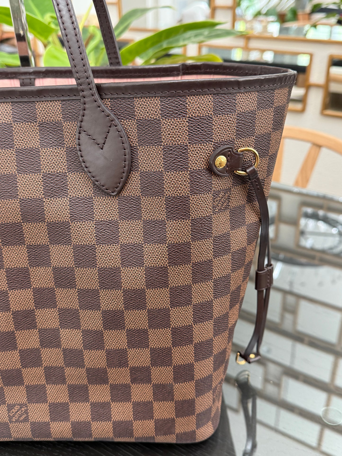 Neverfull MM in Rose Ballerine interior with Dustbag - Microchip