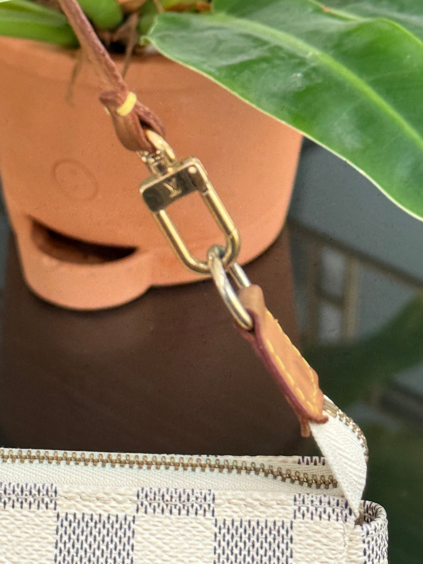 Pochette Accessories in Azur - π
Year: 2007