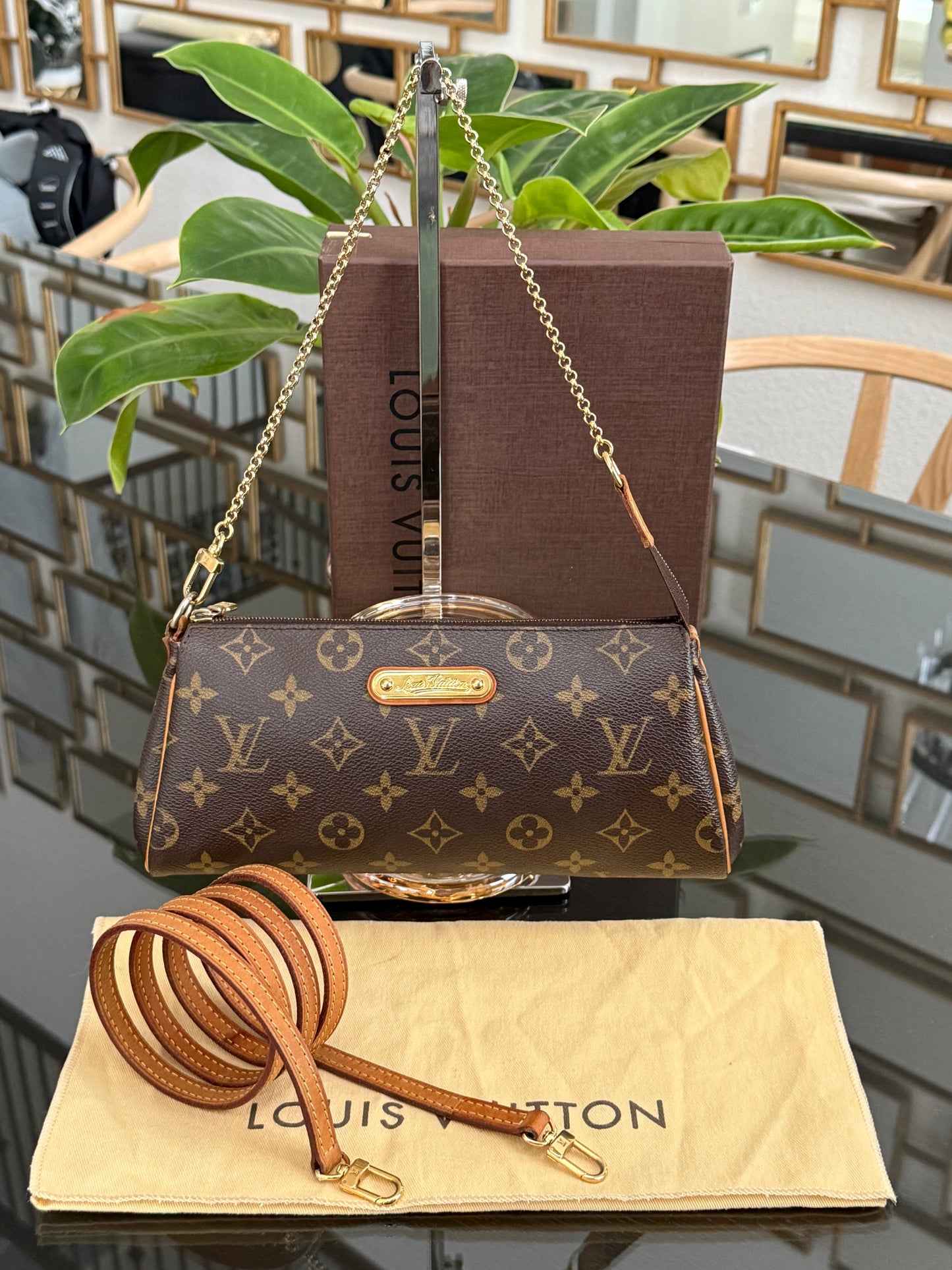Eva Clutch with Original Strap,Box and Dustbag🗓️ Year: 2009