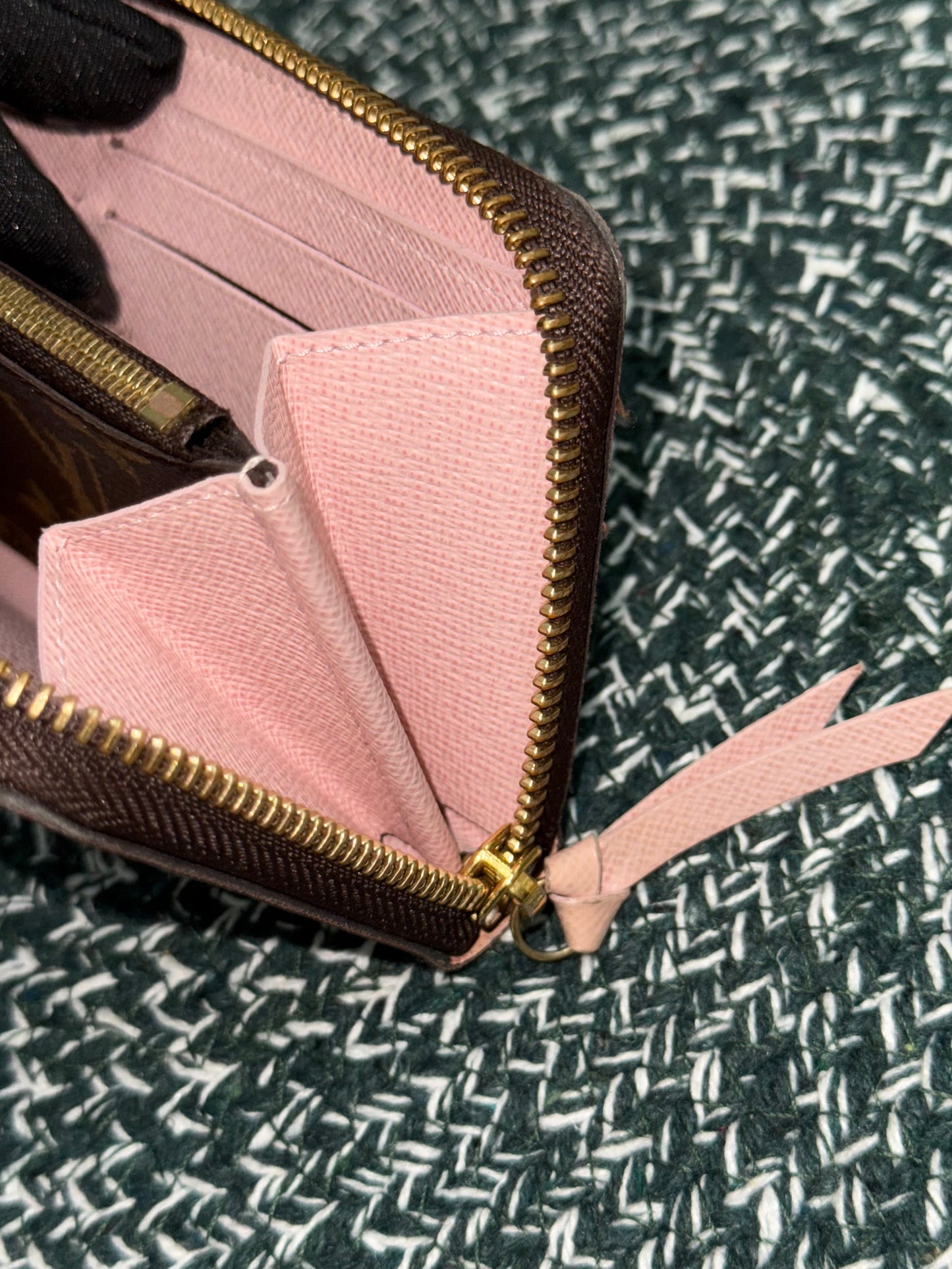 Clemence Wallet in Rose Ballerine with Dustbag and box 🗓️ Year: 2017