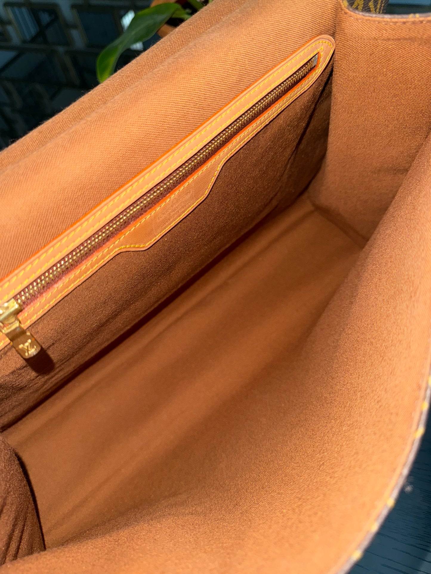Beverly GM Satchel Crossbody - 📅 Year: 1991
