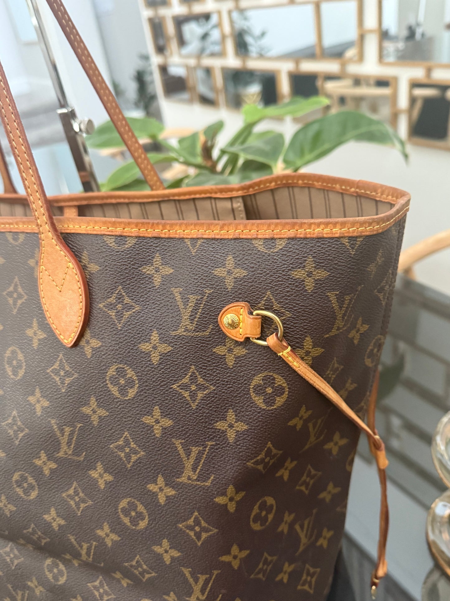 Neverfull GM in Monogram with Insert Organizer 🗓️ Year: 2007