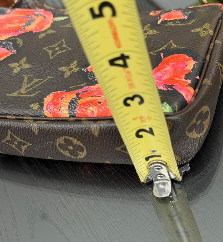Monogram Roses Pochette Accessories with Dustbag and Paper bag ๐
Year: 2008