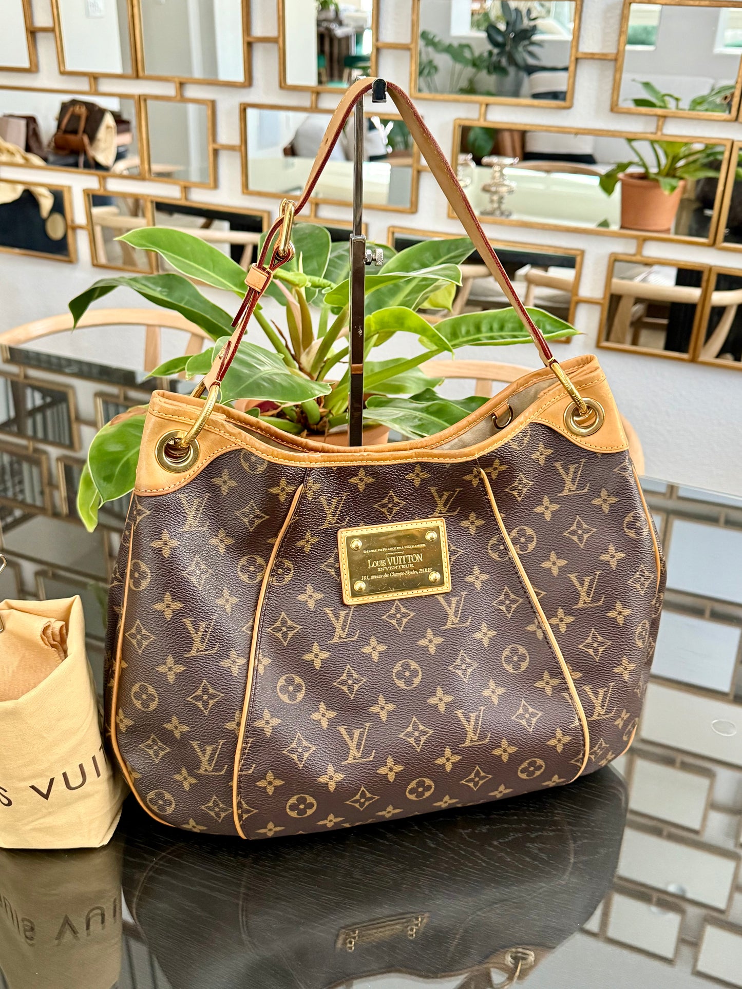 Galleria PM with Dustbag -
๐๏ธ Year: 2011