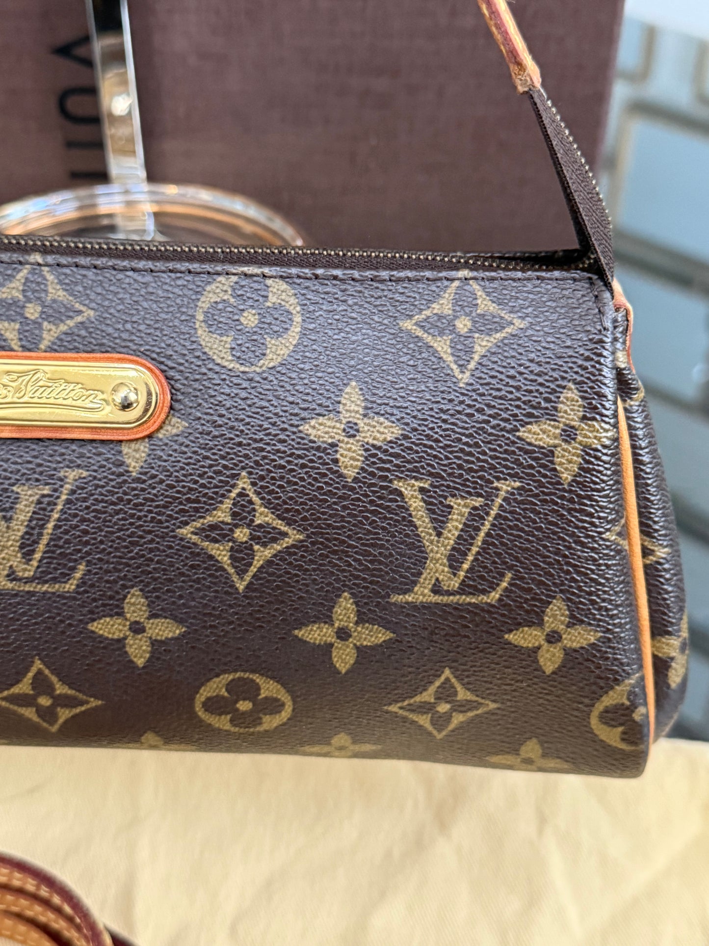 Eva Clutch with Original Strap,Box and Dustbag🗓️ Year: 2009