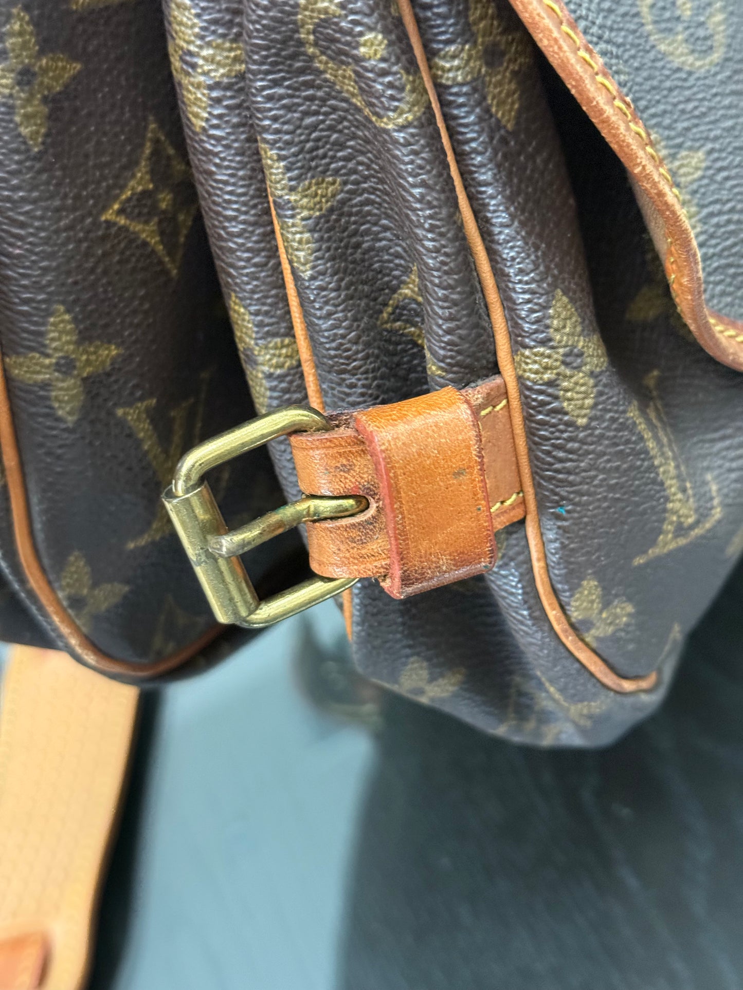 Saumur 30 Crossbody -๐๏ธ Year: 1992
