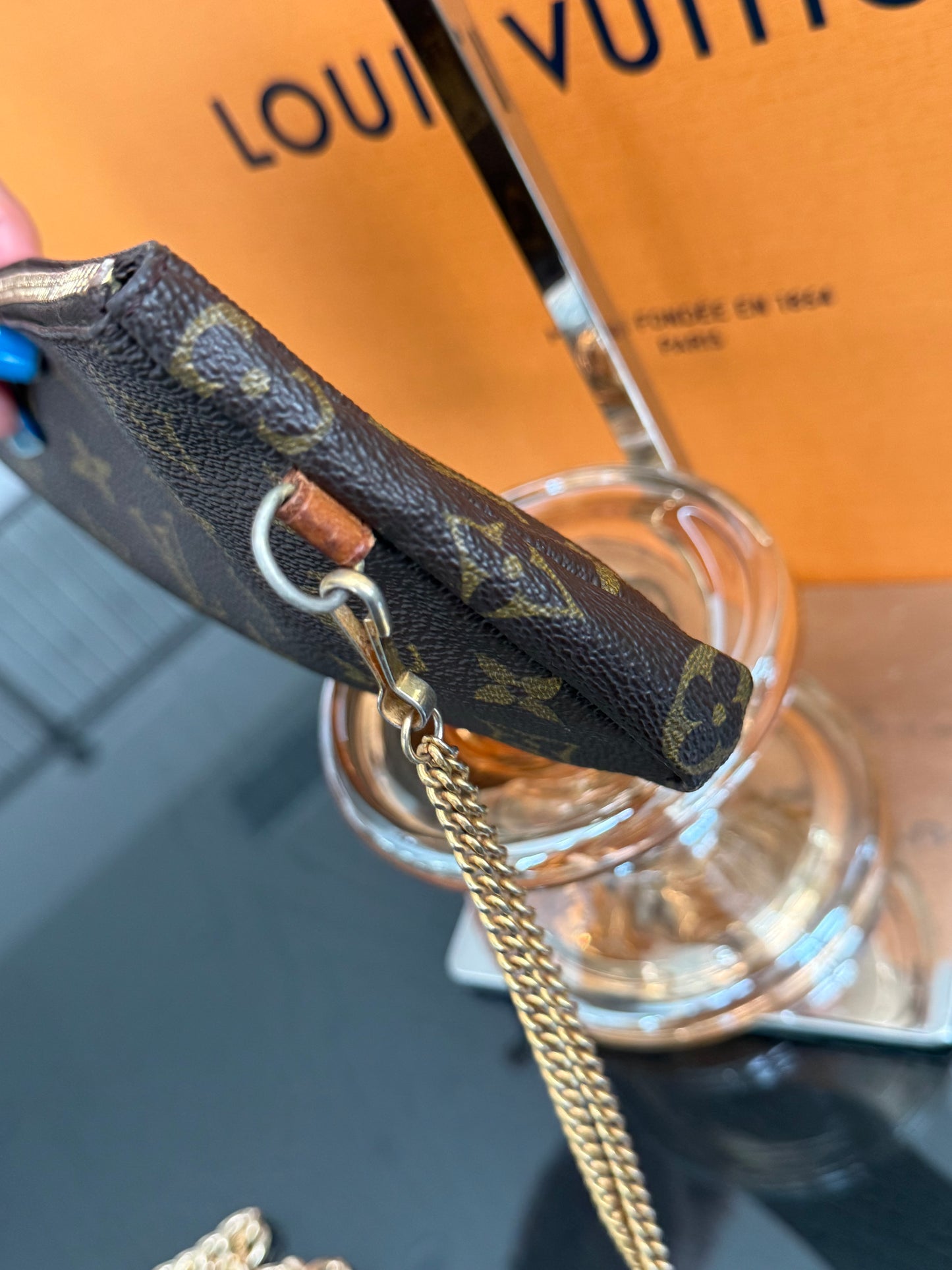 Sac Shopping Pouch with Generic Gold Strap