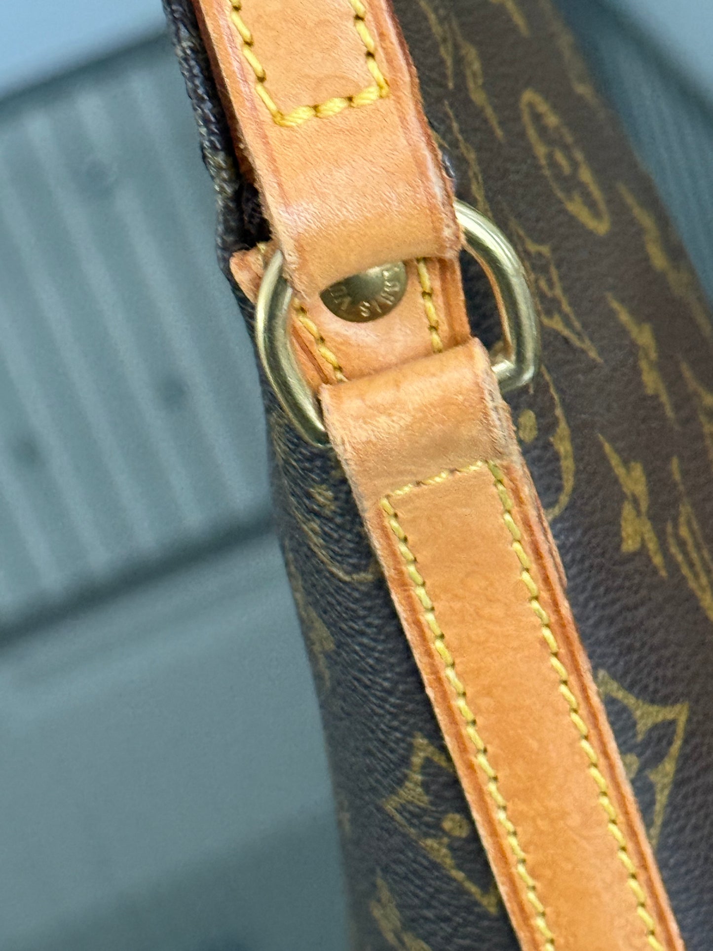 Drouot Crossbody -π
Year: 1997