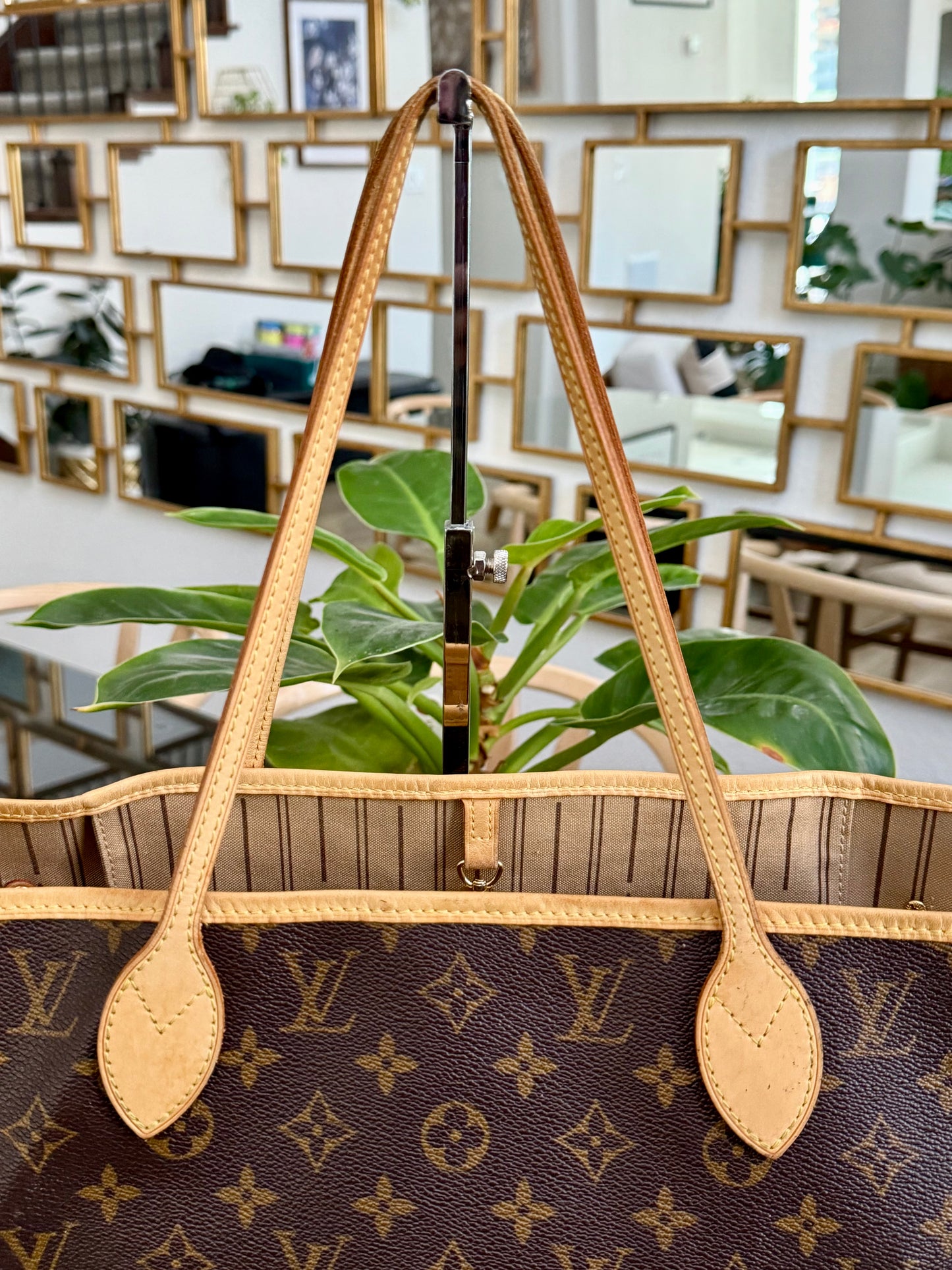 Neverfull MM in Monogram with Dustbag 🗓️ Year: 2007