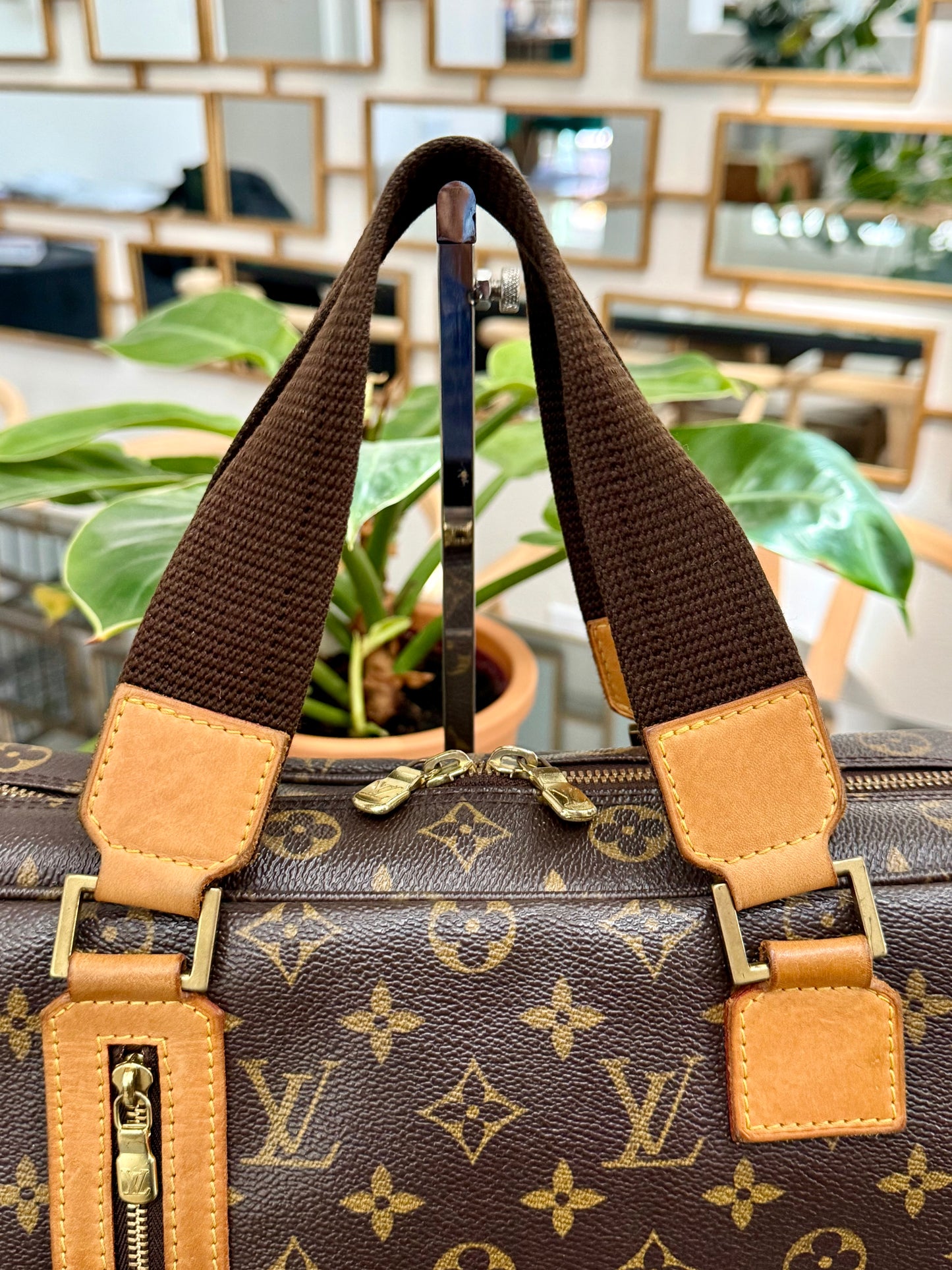 Sac Boshpore 2 Way bag in Monogram ๐๏ธ Year: 2005