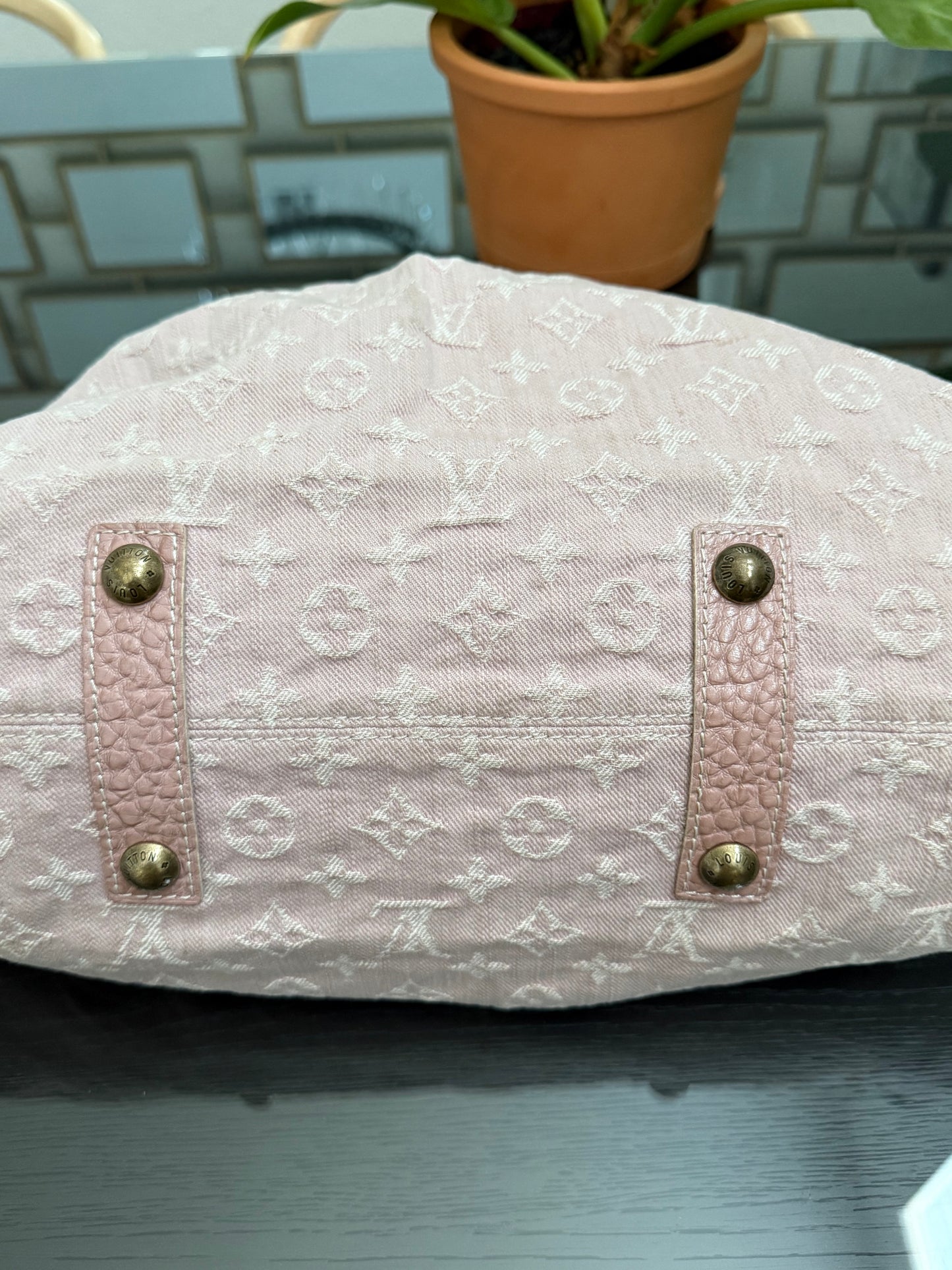 Denim Neo Cabby MM in Rose Pink 🗓️ Year: 2009