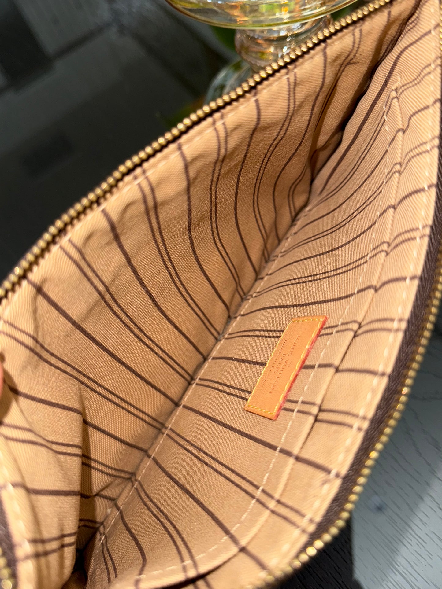 Neverfull MM Pouch-🗓️ Year: 2016