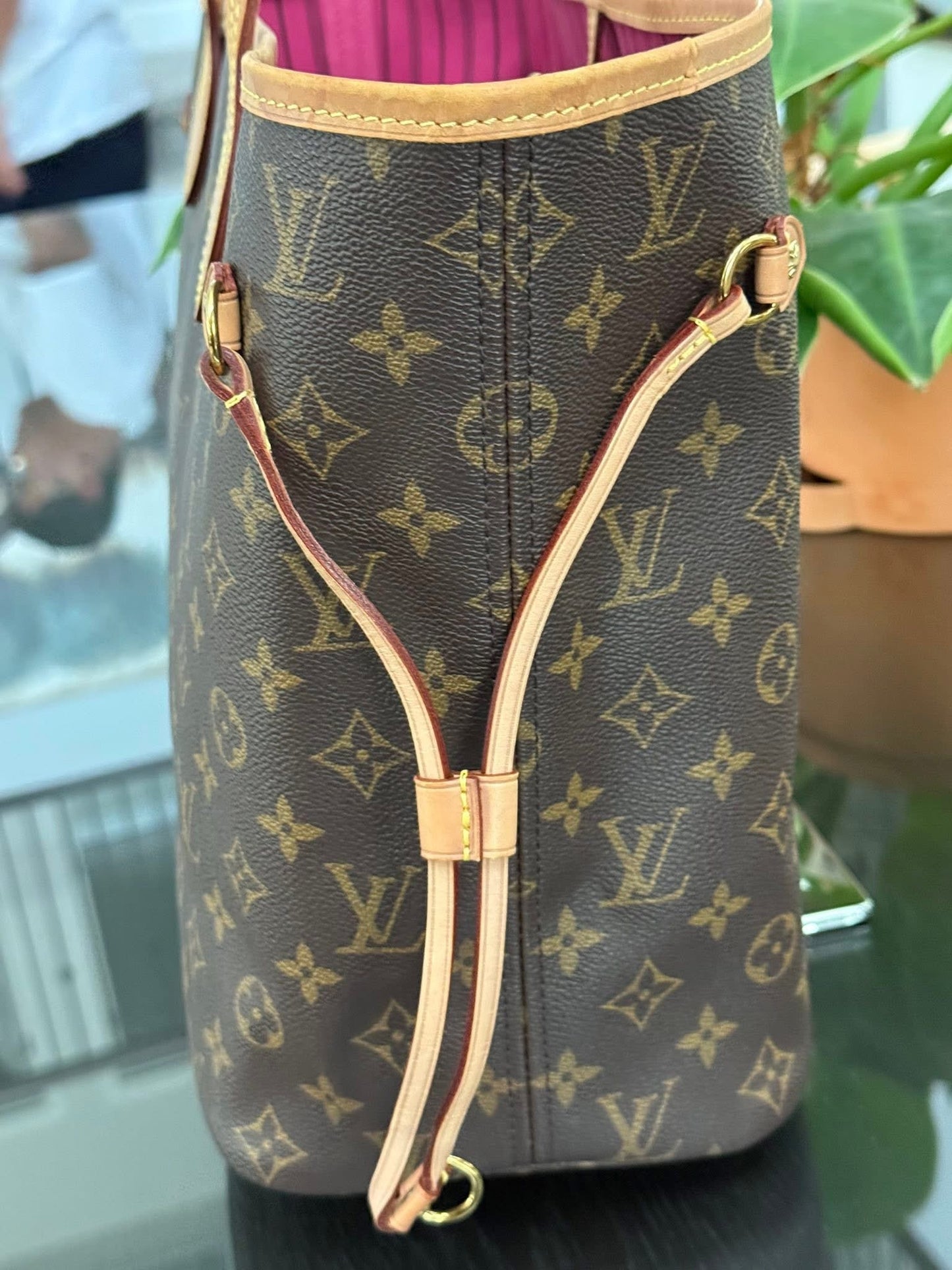 Neverfull MM Monogram in Peony with Dustbag and Insert organizer π
Year: 2020