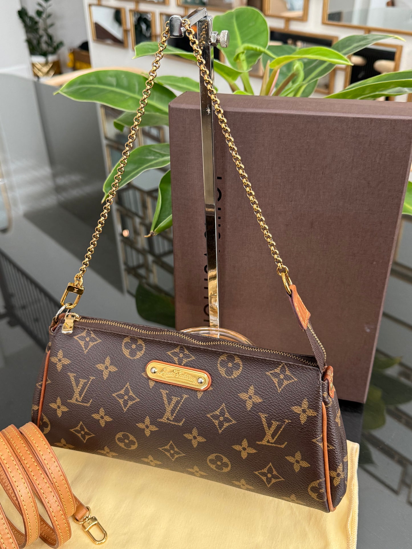 Eva Clutch Crossbody with Dustbag and Box🗓️ Year: 2015