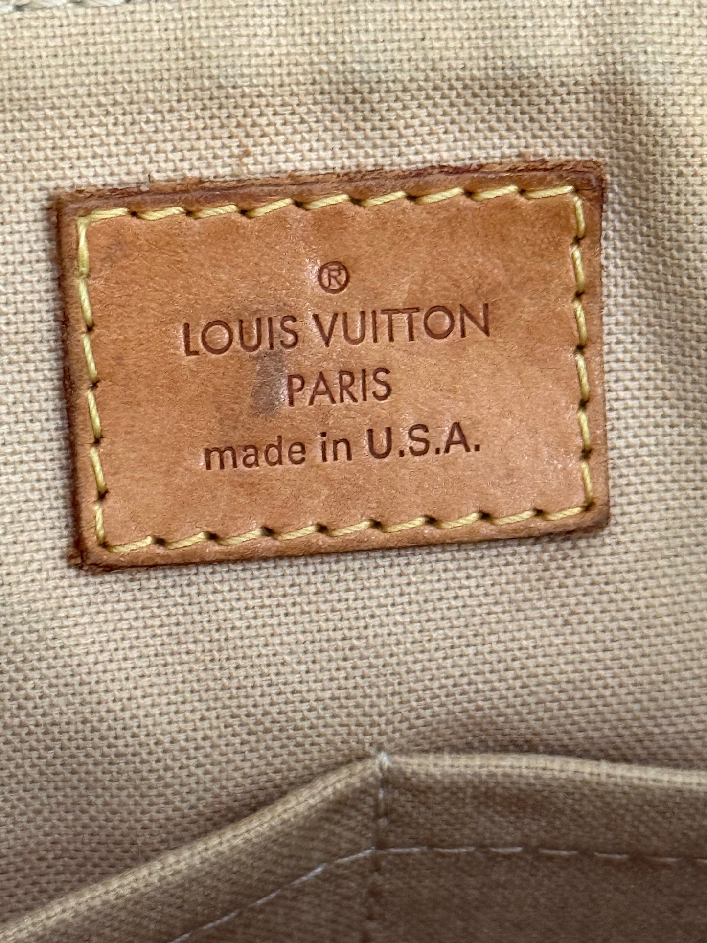 Siracusa PM Crossbody - ๐
Year: 2011