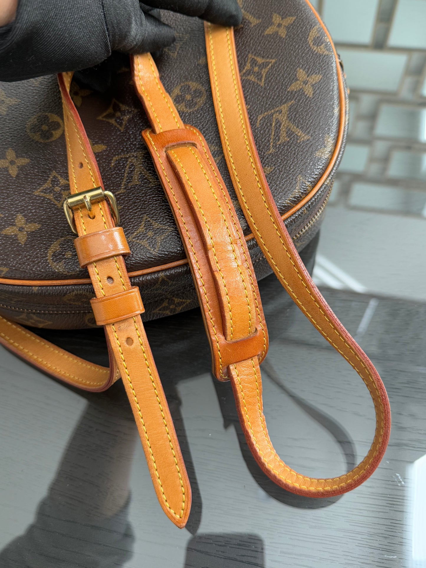 Blois Crossbody -🗓️ Year: 1995