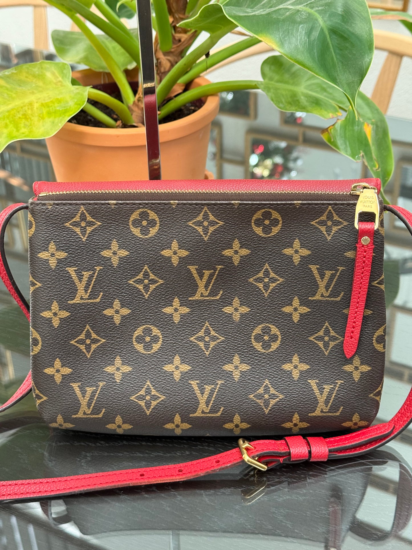 Twice Pochette in Cerise Red with Dustbag -π
Year: 2015