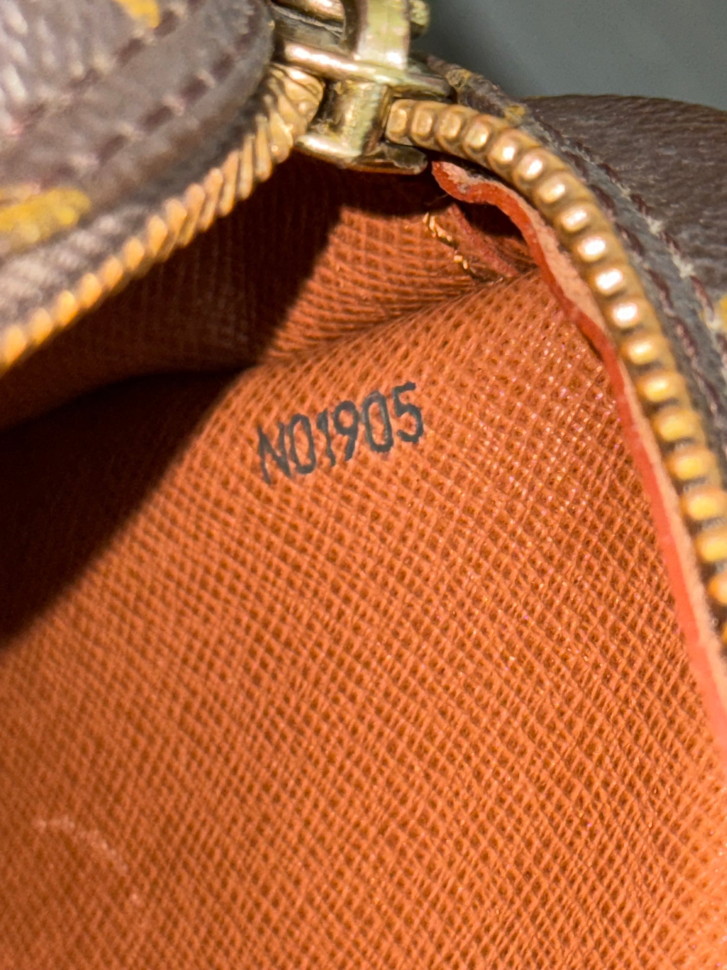 St. Germain 28 Crossbody Bag
๐๏ธ Year: 1995