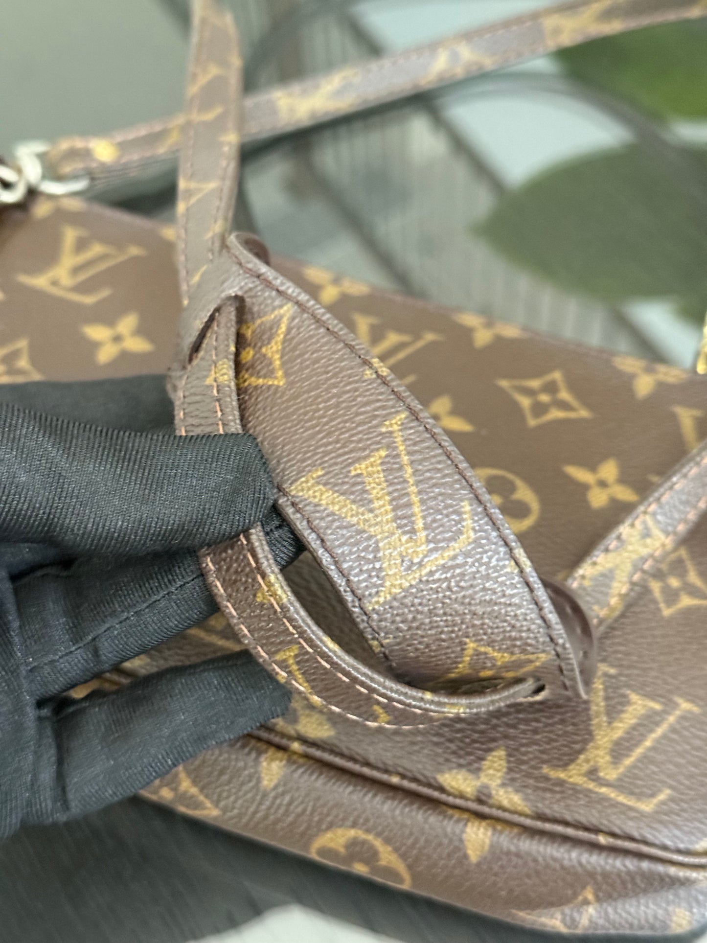 Pochette Accessories with Vintage Crossbody Strap - ๐
Year: 1999