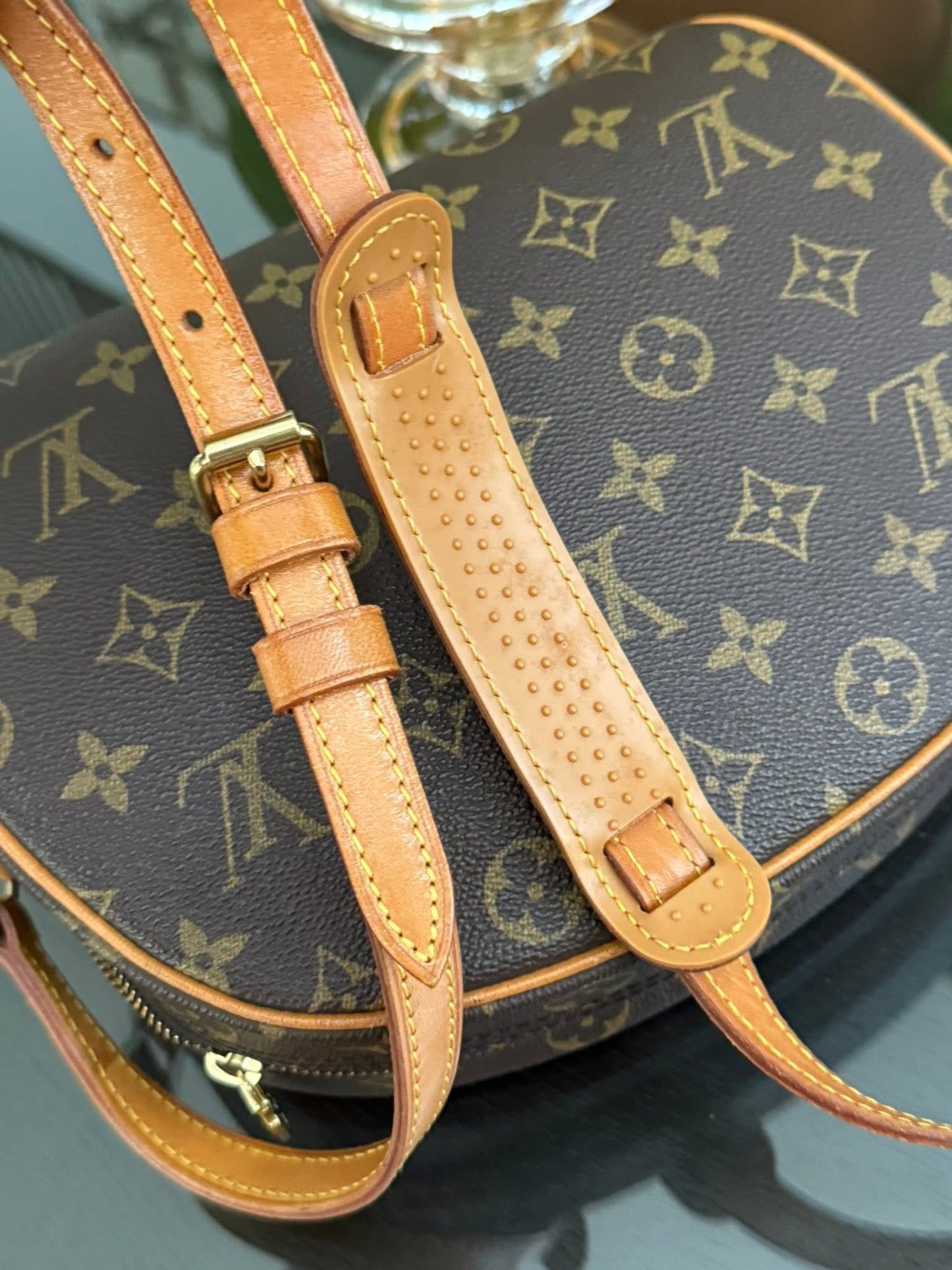 Blois Crossbody -๐๏ธ Year: 1995